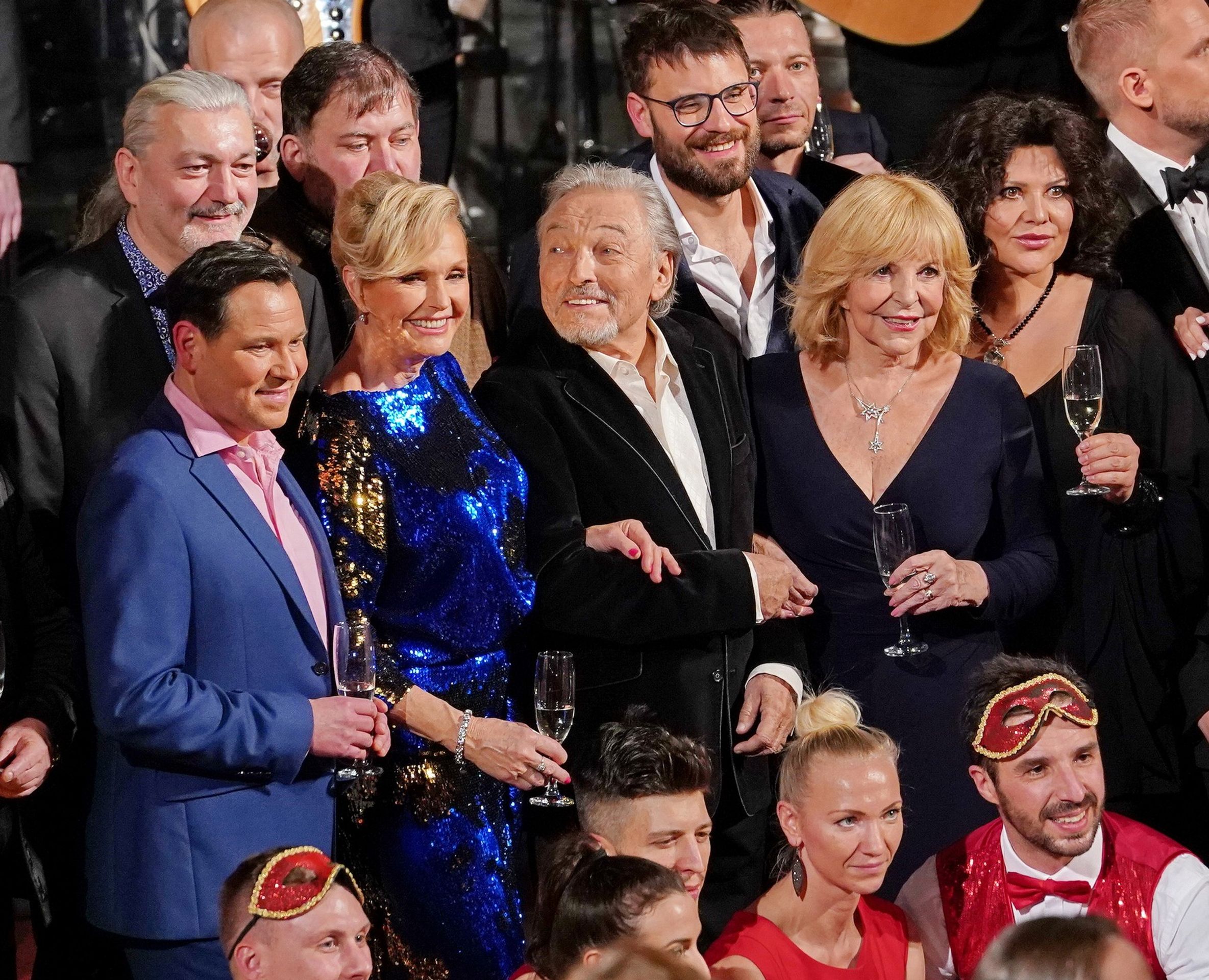 Karel Gott, Hana Zagorová, Helena Vondráčková, Ilona Csáková, Daniel Hůlka, Pavel Vítek, Petr Svoboda - Ilona Csáková (4/7)