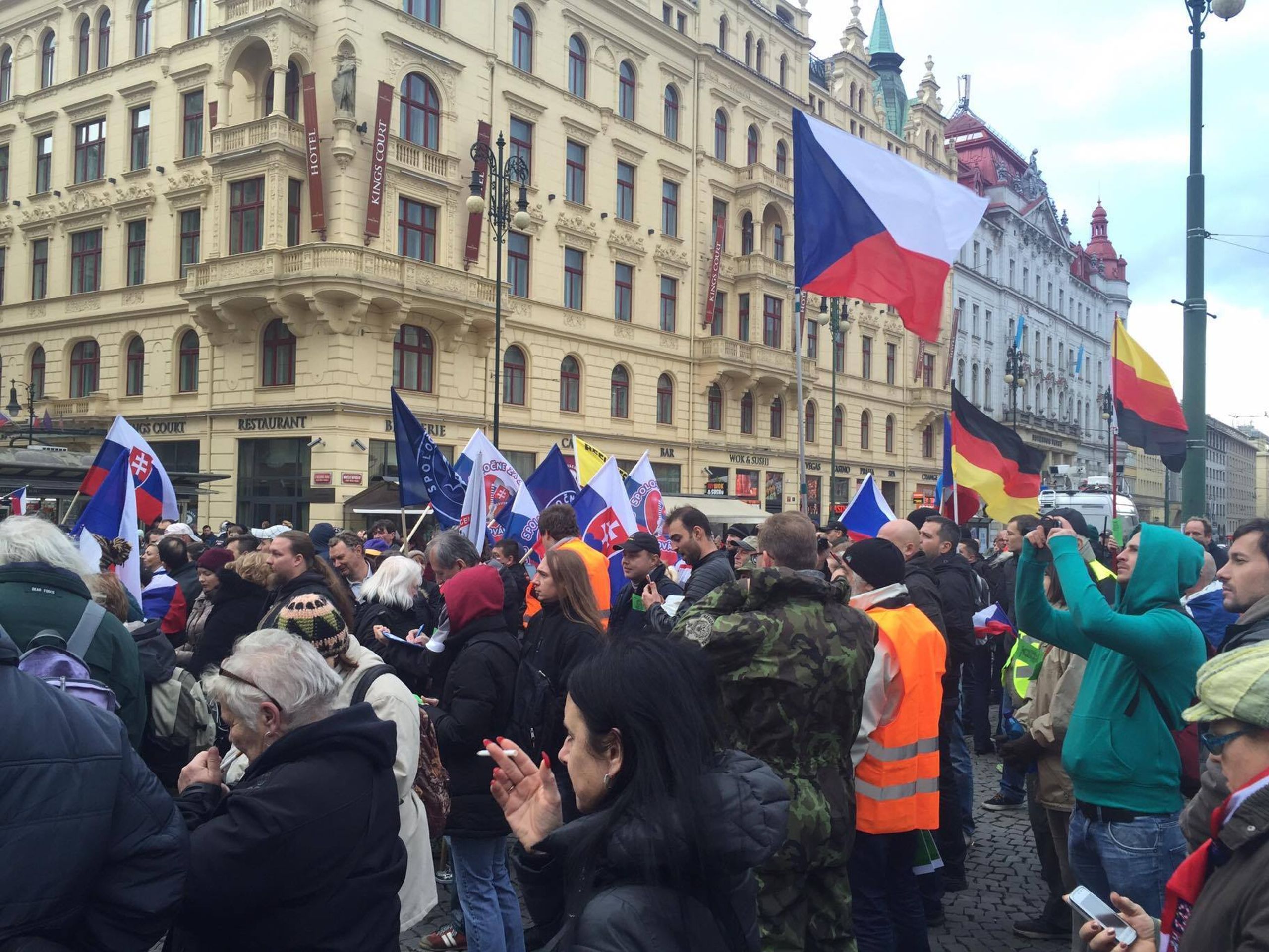 Oslavy 17. listopadu - shromáždění na náměstí Republiky - 4 - GALERIE: Oslavy 17. listopadu v Praze (12/15)