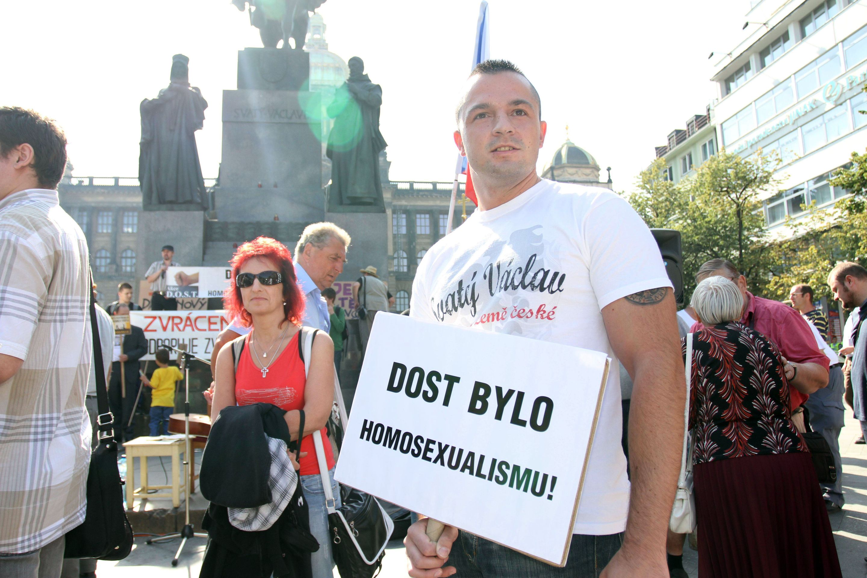Akce D.O.S.T. - 9 - Akce D.O.S.T. demonstrovala proti pochodu homosexuálů (2/10)