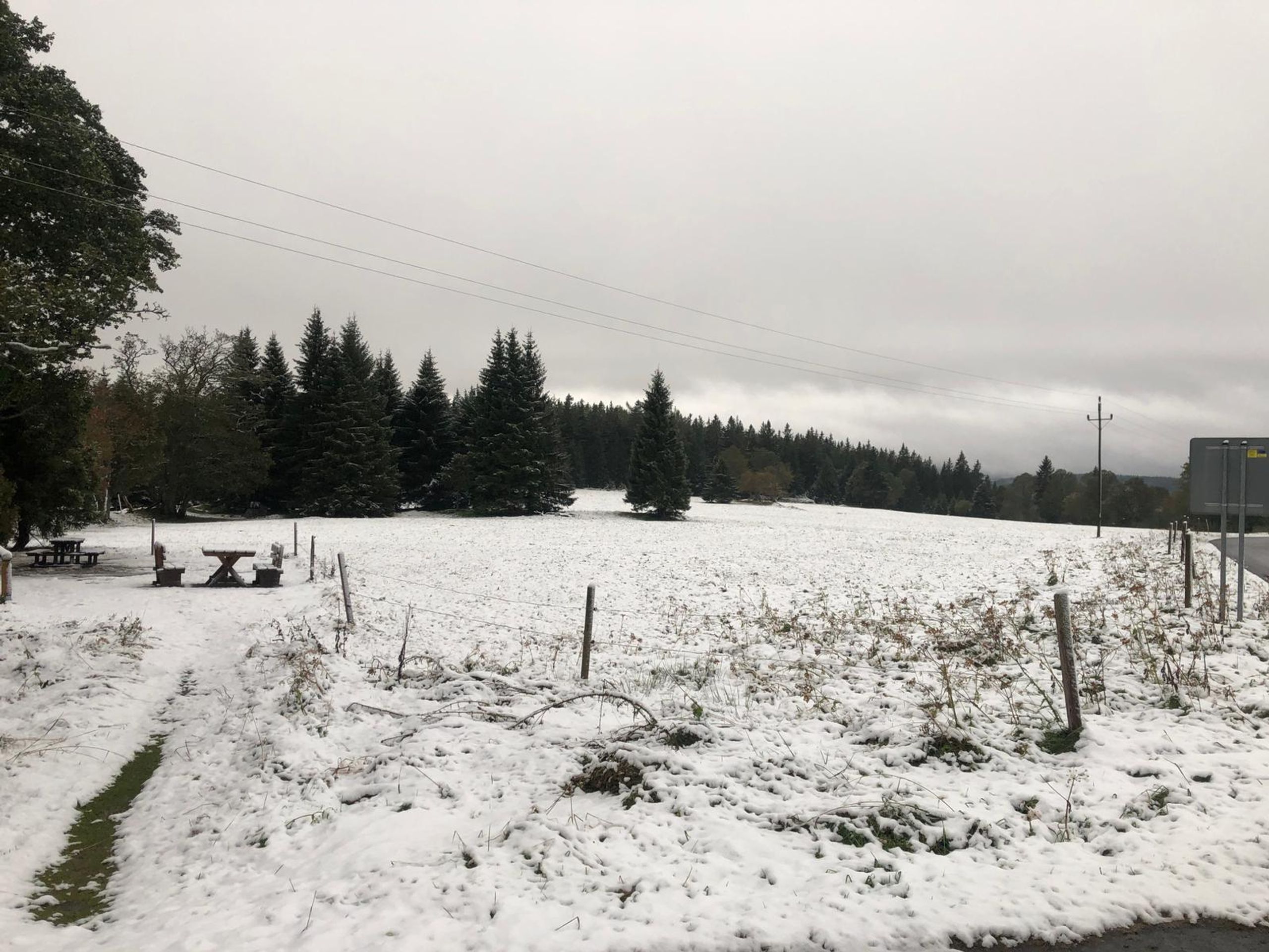 Šumavu zasypal sníh (26. 9. 2020) - GALERIE: Sněžilo na Šumavě i v Krušných horách (3/3)