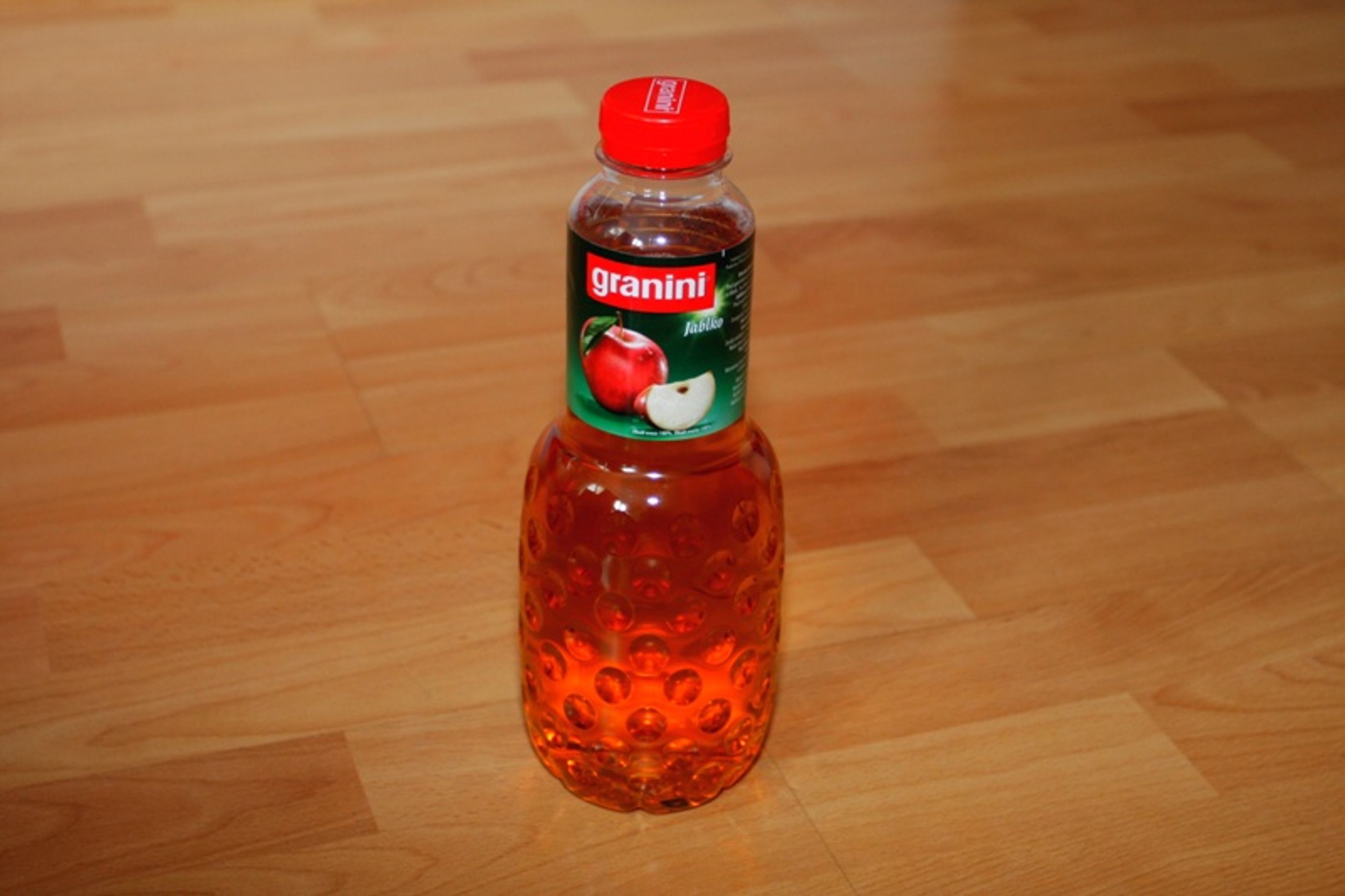Test jablečných džusů - Granini jablko - GALERIE: Velký test jablečných džusů (3/10)