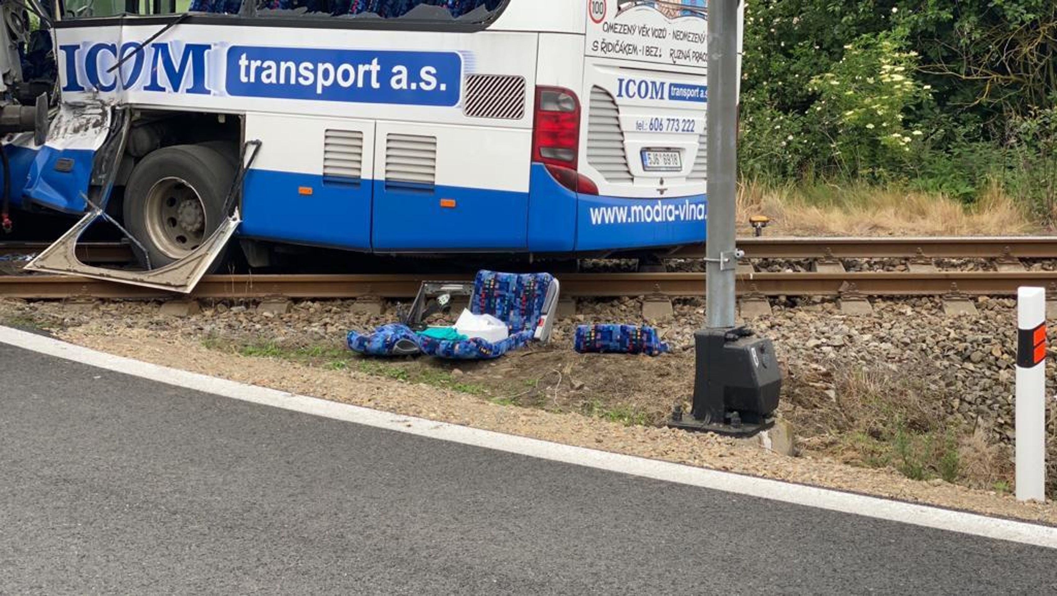 Benešovsko, nehoda vlaku a autobusu - 6 - GALERIE: Srážka autobusu s vlakem na Benešovsku (15/17)