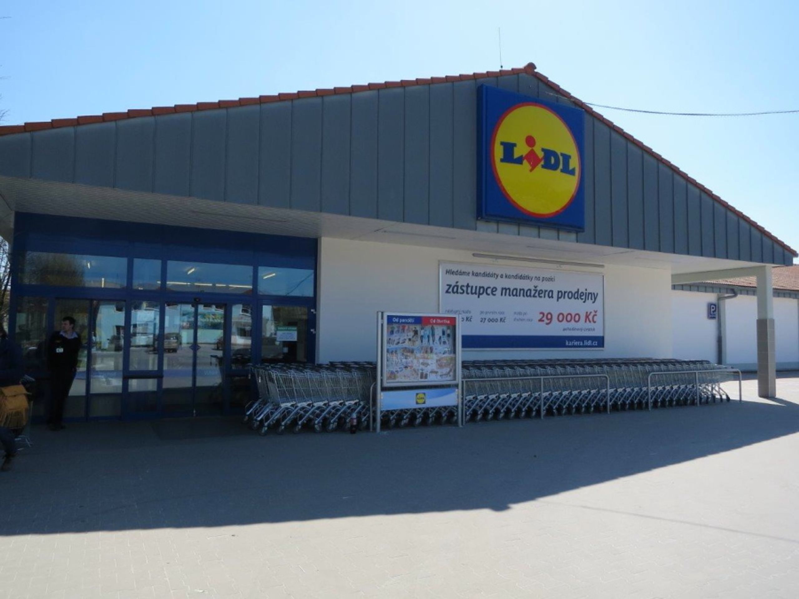 Nedostatky v lanškrounském Lidlu - 3 - GALERIE: Trus v regálech a okousané krabice. Inspektoři zavřeli Lidl! (3/6)