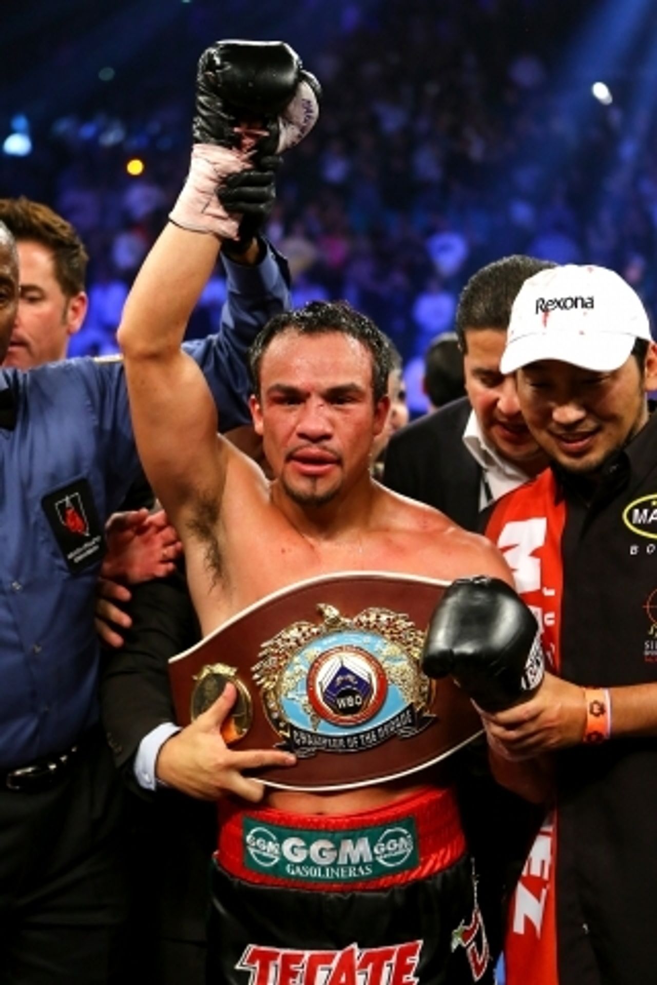 Pacquiao zlomil Márquezovi nos, ten ho pak poslal k zemi - 9 - GALERIE: Pacquiao zlomil Márquezovi nos, ten ho pak poslal k zemi (4/12)
