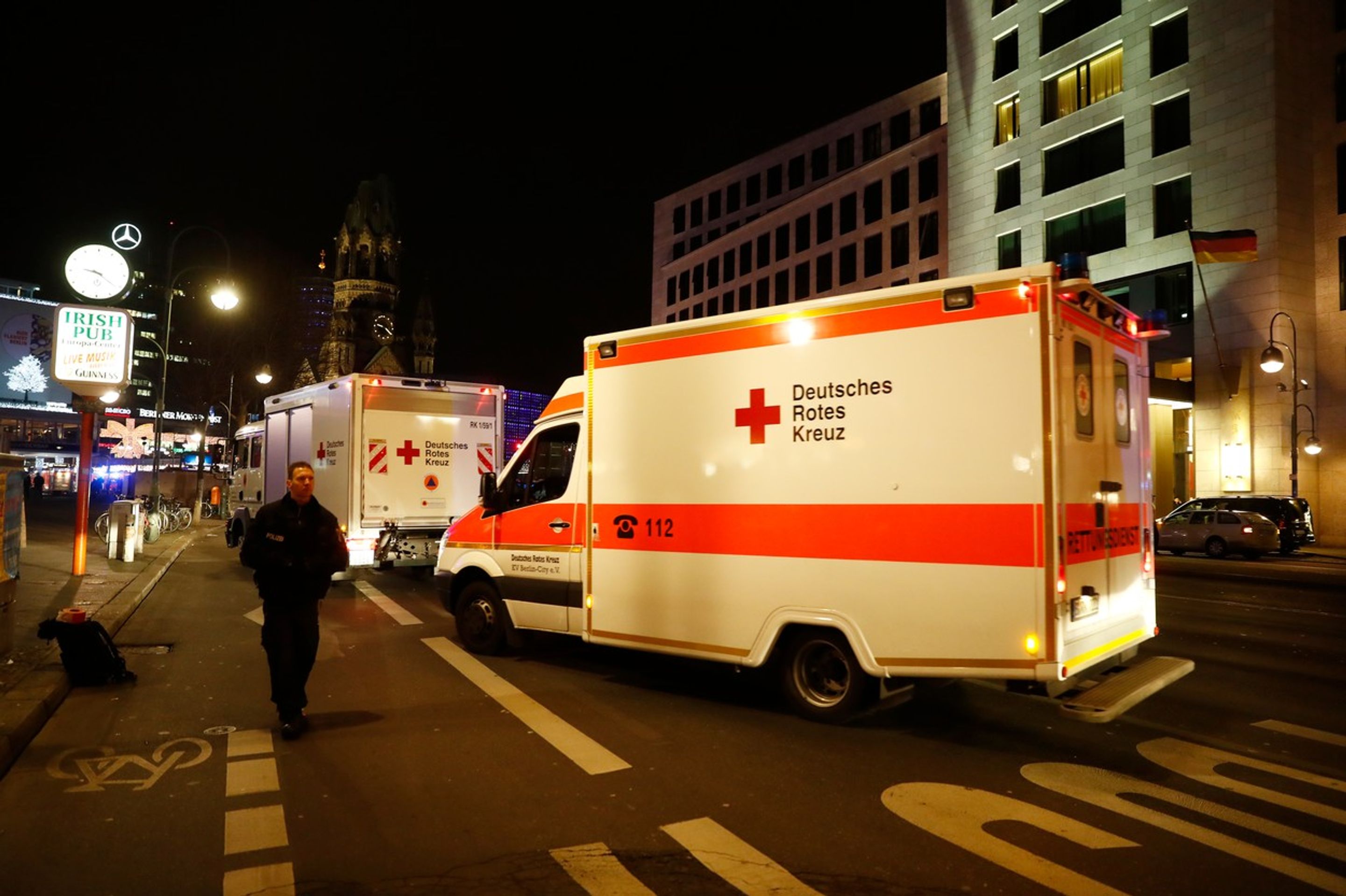 Kamion na berlínských vánočních trzích usmrtil 12 lidí - GALERIE: Na berlínských vánočních trzích najel kamion do davu lidí (4/14)