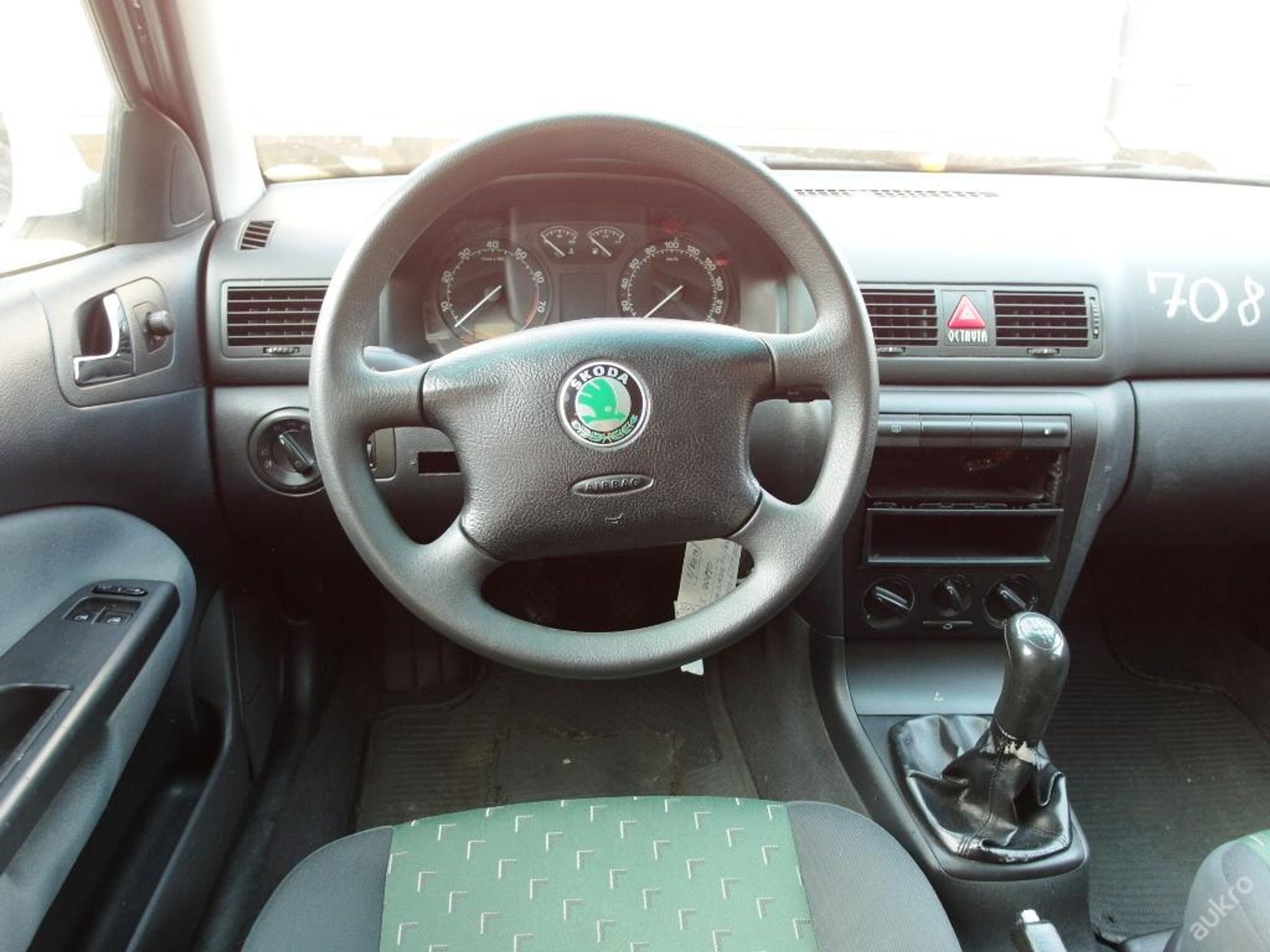 Škoda Octavia 2,0/85 kW Ambiente - 4 - GALERIE: Škoda Octavia 2,0/85 kW Ambiente (3/4)