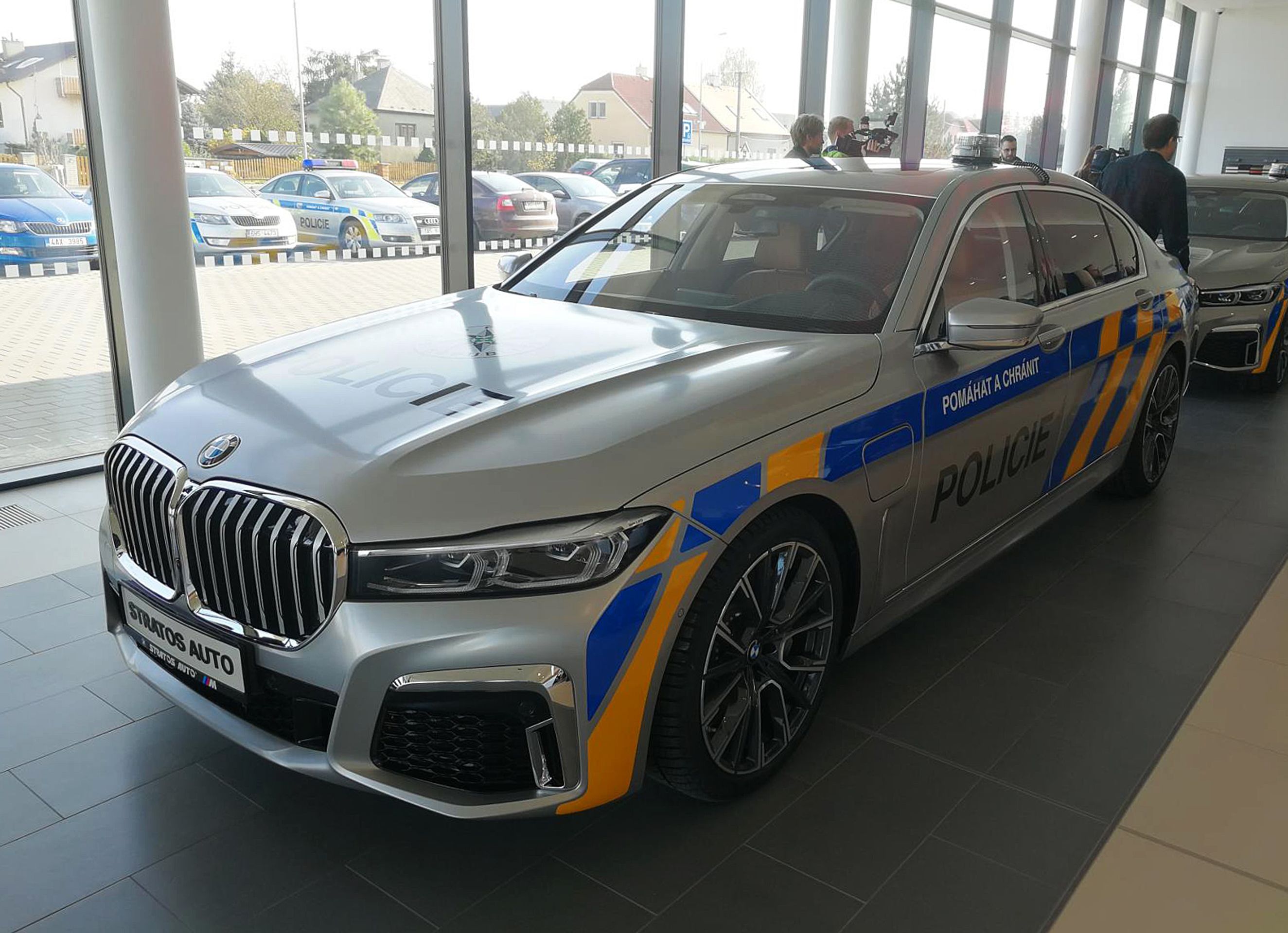 Policejní BMW 745 Le - Fotogalerie: Policie si půjčila luxusní BMW 745 Le (2/4)