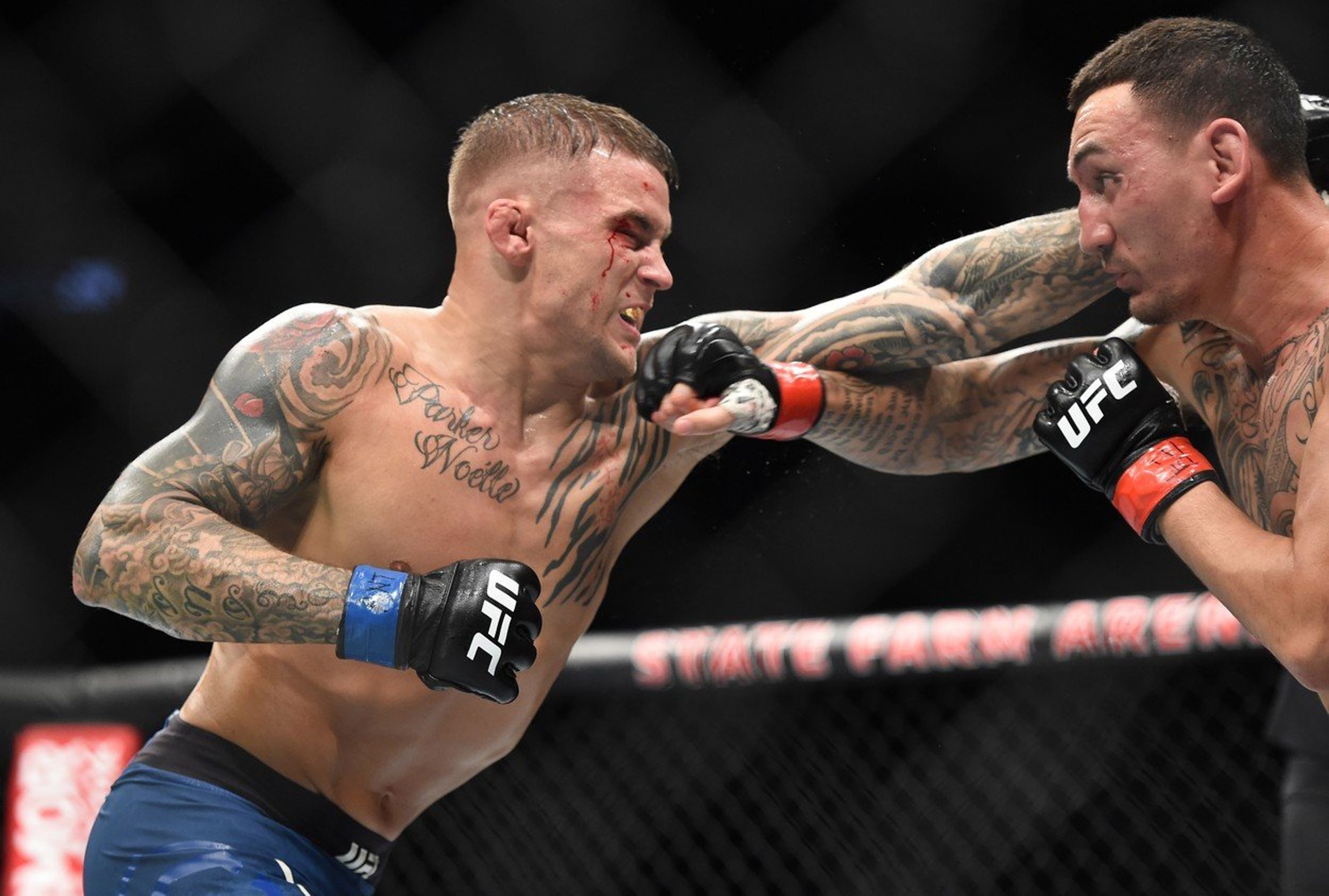 Dustin Poirier a Max Holloway - GALERIE: Dustin Poirier vybojoval prozatimní titul v lehké váze (1/4)