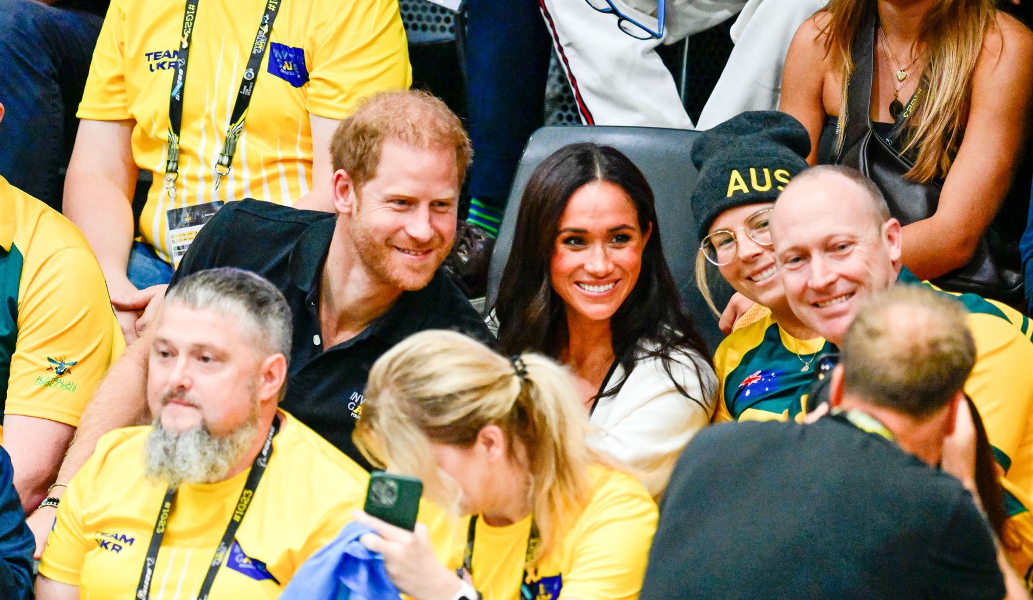 Princ Harry a vévodkyně Meghan na basketbalovém utkání, 13. 9. 2023 Německo, Düsseldorf (3) - Princ Harry a Meghan Markle (2/18)