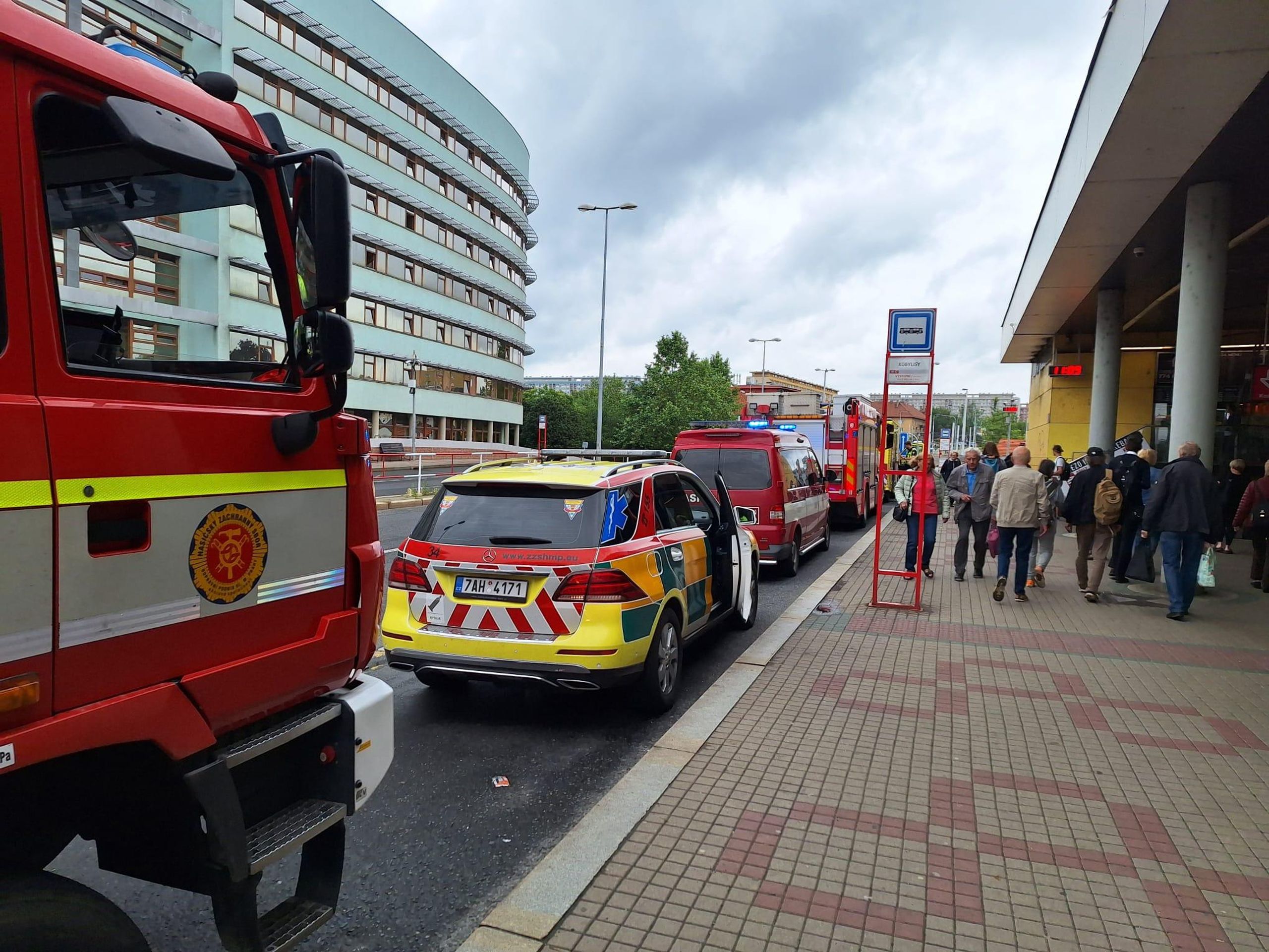 Metro srazilo ženu ve stanici Kobylisy - Metro srazilo ženu ve stanici Kobylisy (3/3)
