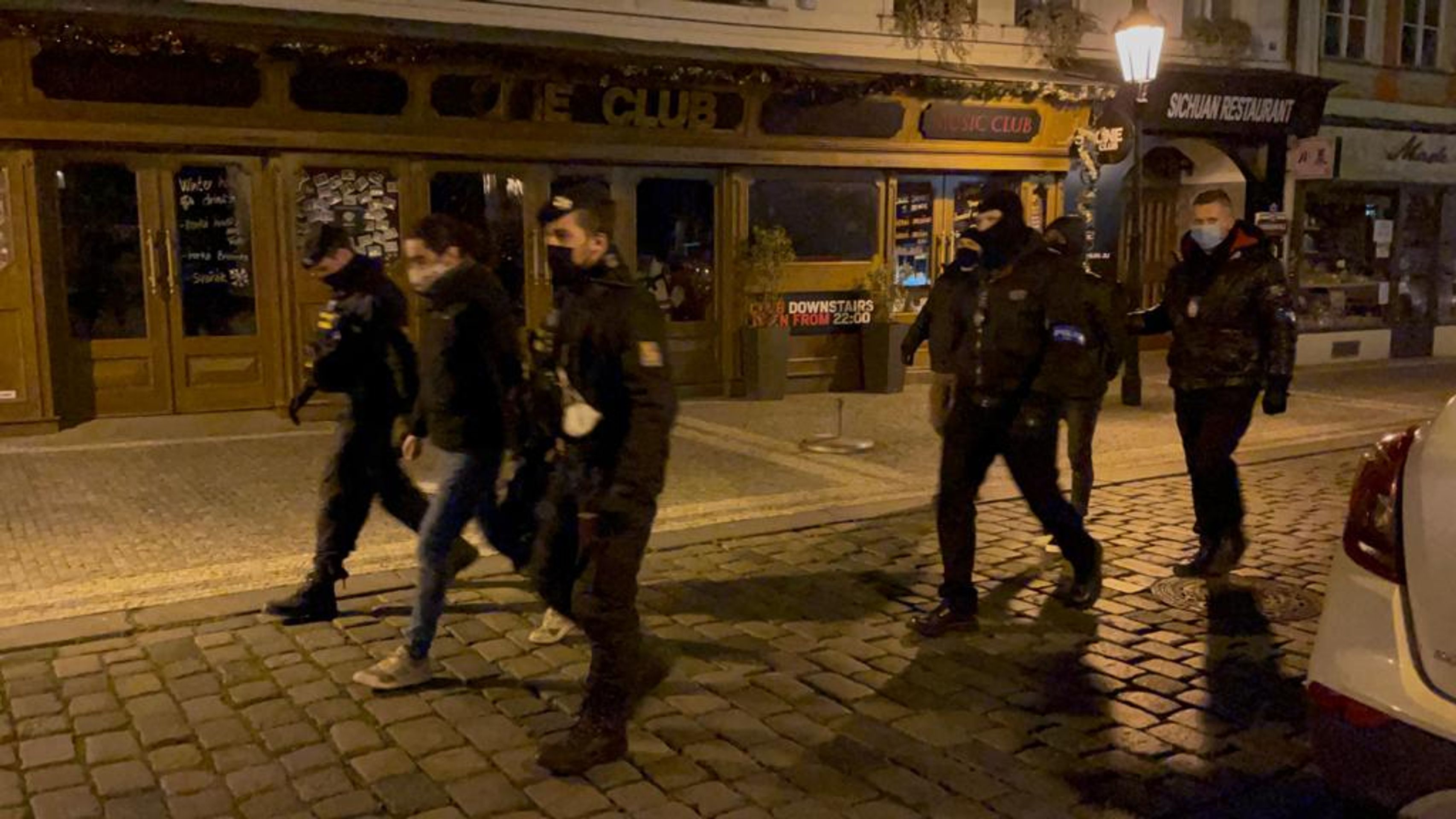 Nelegální party v Praze - 5 - GALERIE: Policie zasáhla proti nelegální party v Praze (4/5)