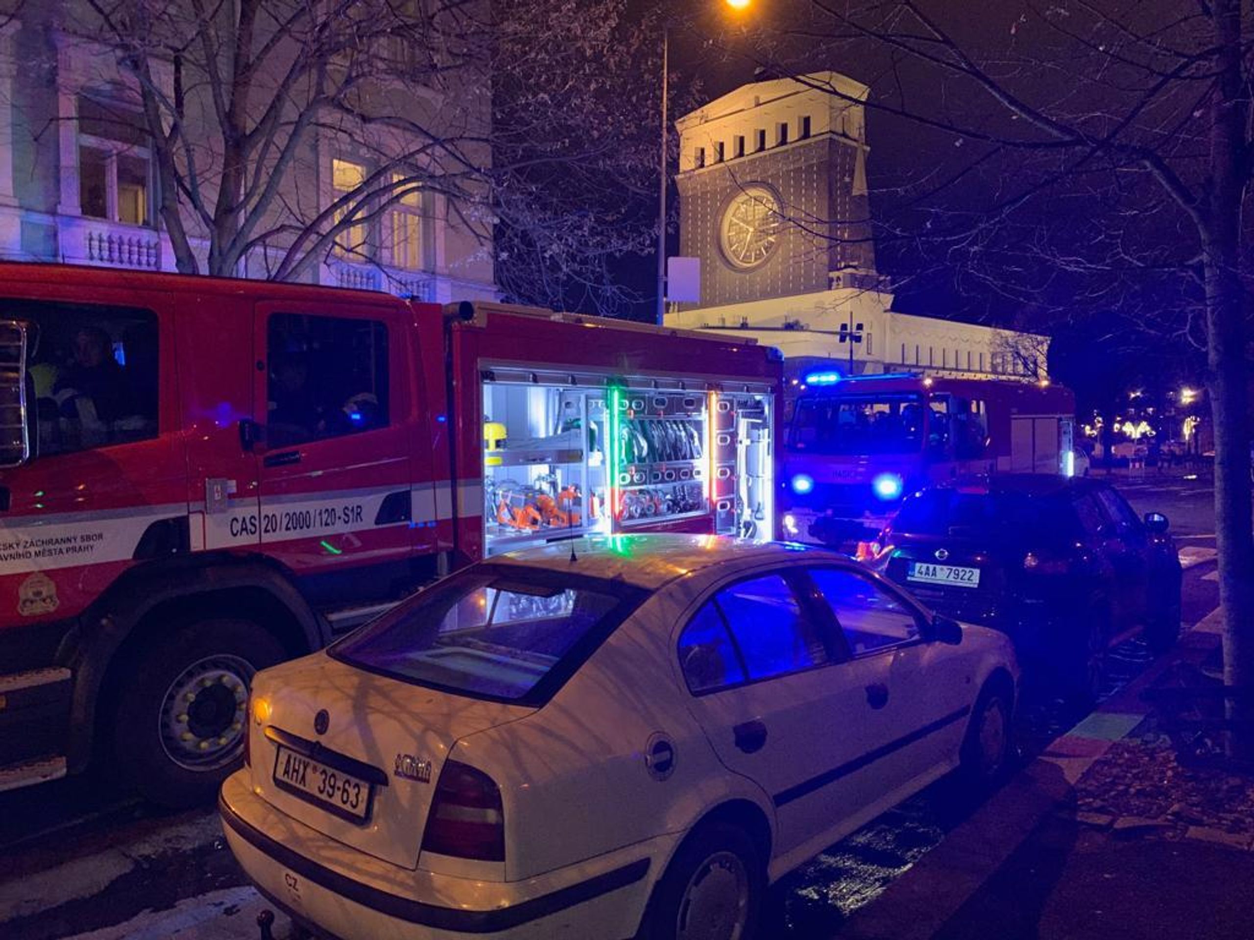 Při požáru na Štědrý večer zemřela jedna žena - 2 - GALERIE: Při požáru v Praze na Štědrý večer zemřela jedna žena (2/4)
