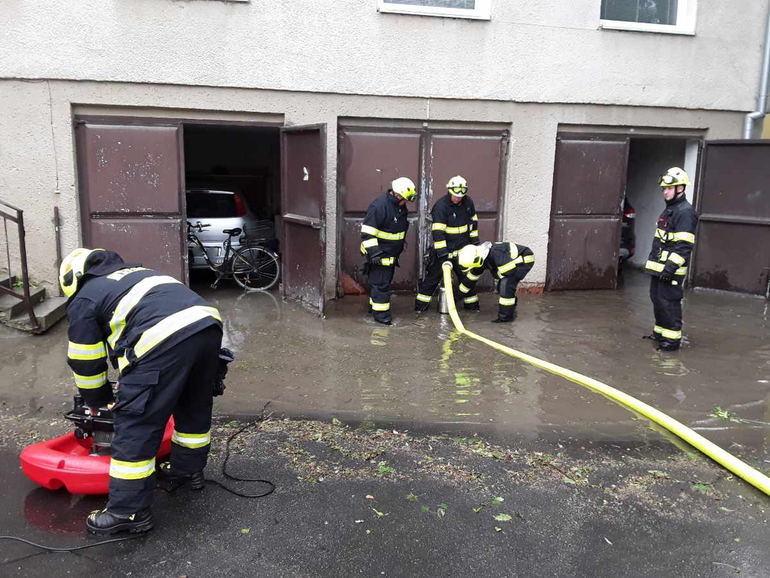 Zásah hasičů v jihomoravském kraji, HZS Jihomoravský kraj (4) - Českem se prohnaly silné bouřky (12/31)