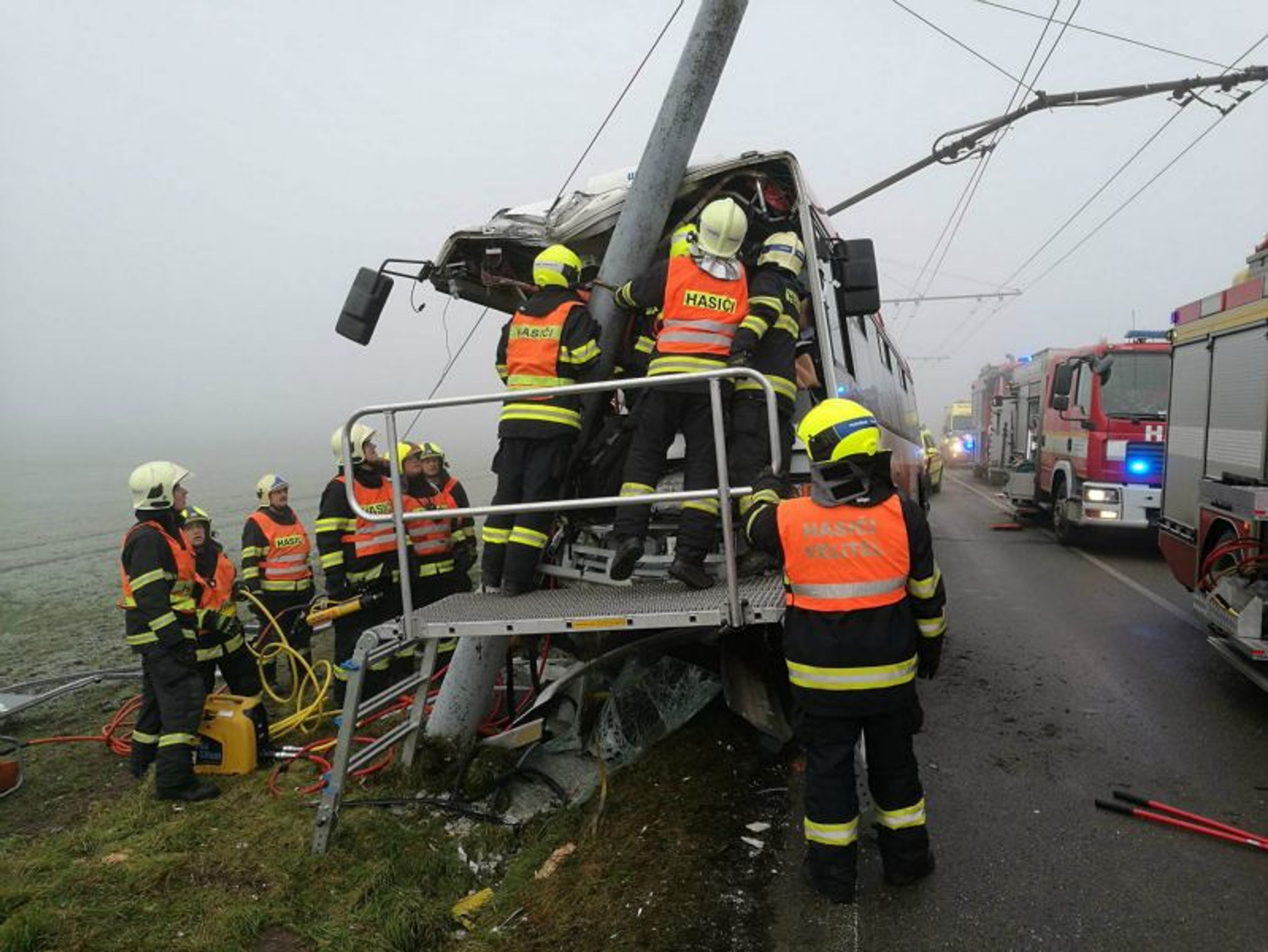 Nehoda trolejbusu v Brně směrem na Šlapanice - GALERIE: Nehoda trolejbusu v Brně (9/9)