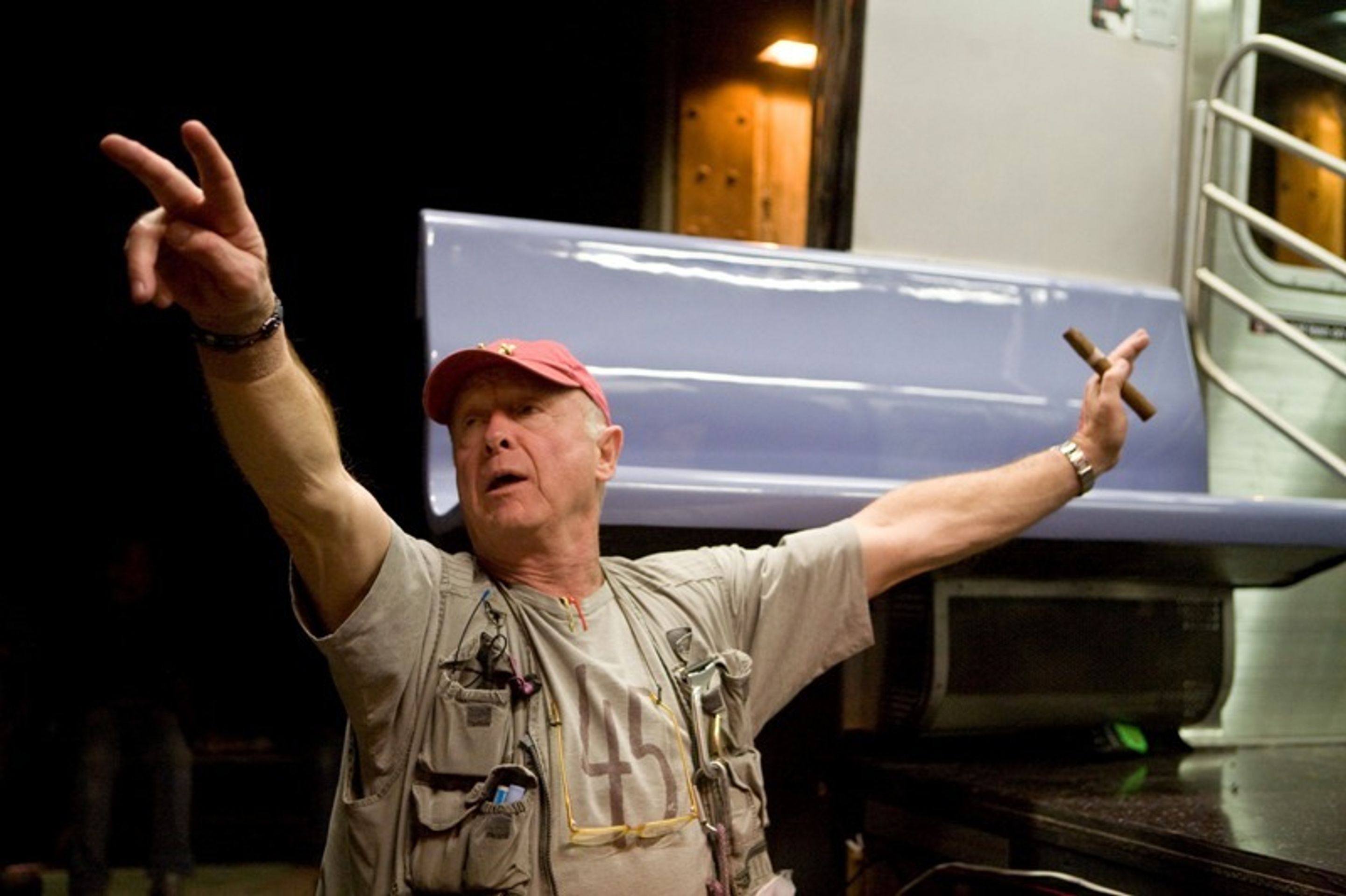 Režisér Tony Scott - 10 - Režisér Top Gunu Tony Scott skočil v Los Angeles z mostu (7/16)