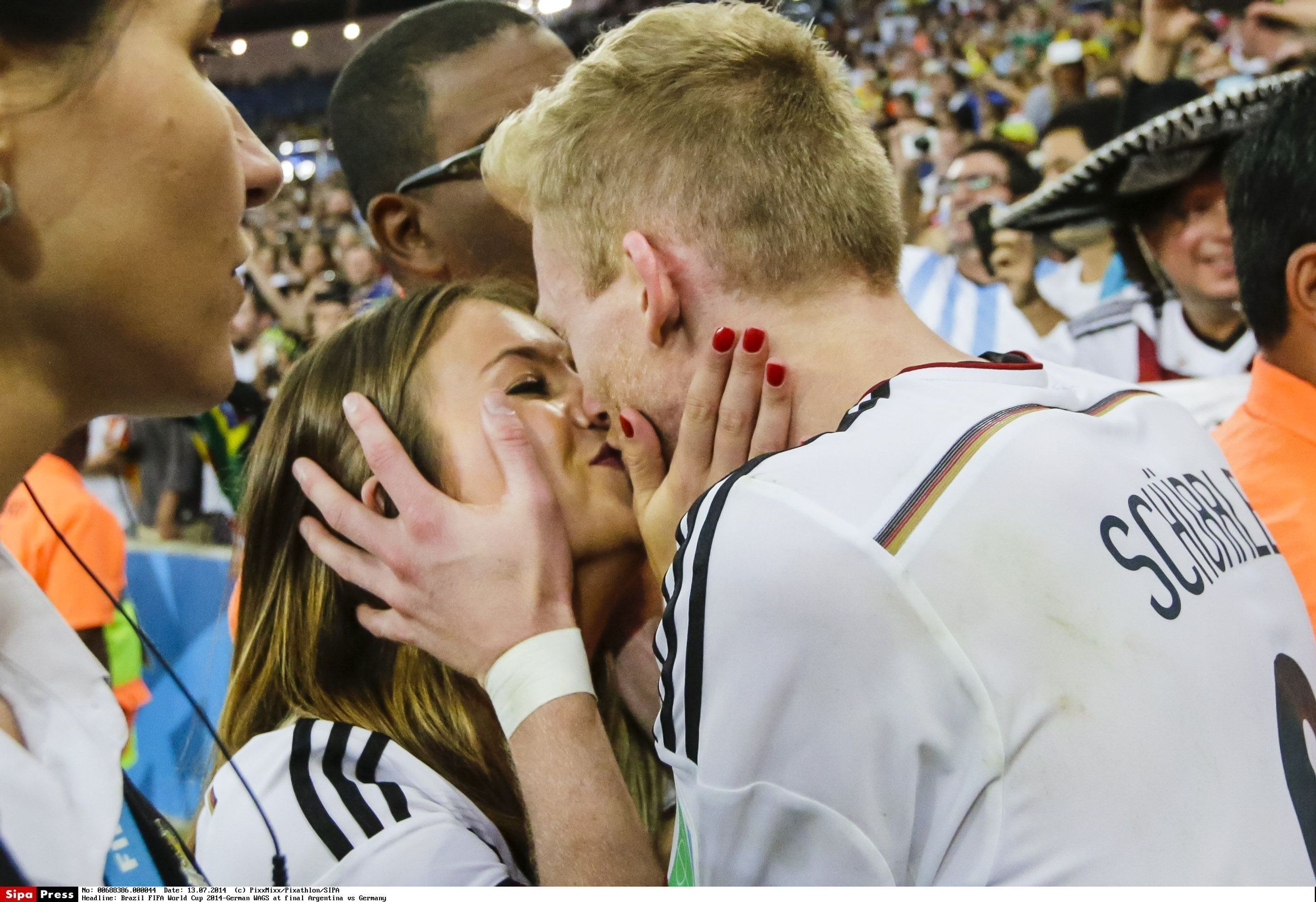 Partnerky německých fotbalistů - 12 - GALERIE: Krásky německých fotbalistů (12/17)