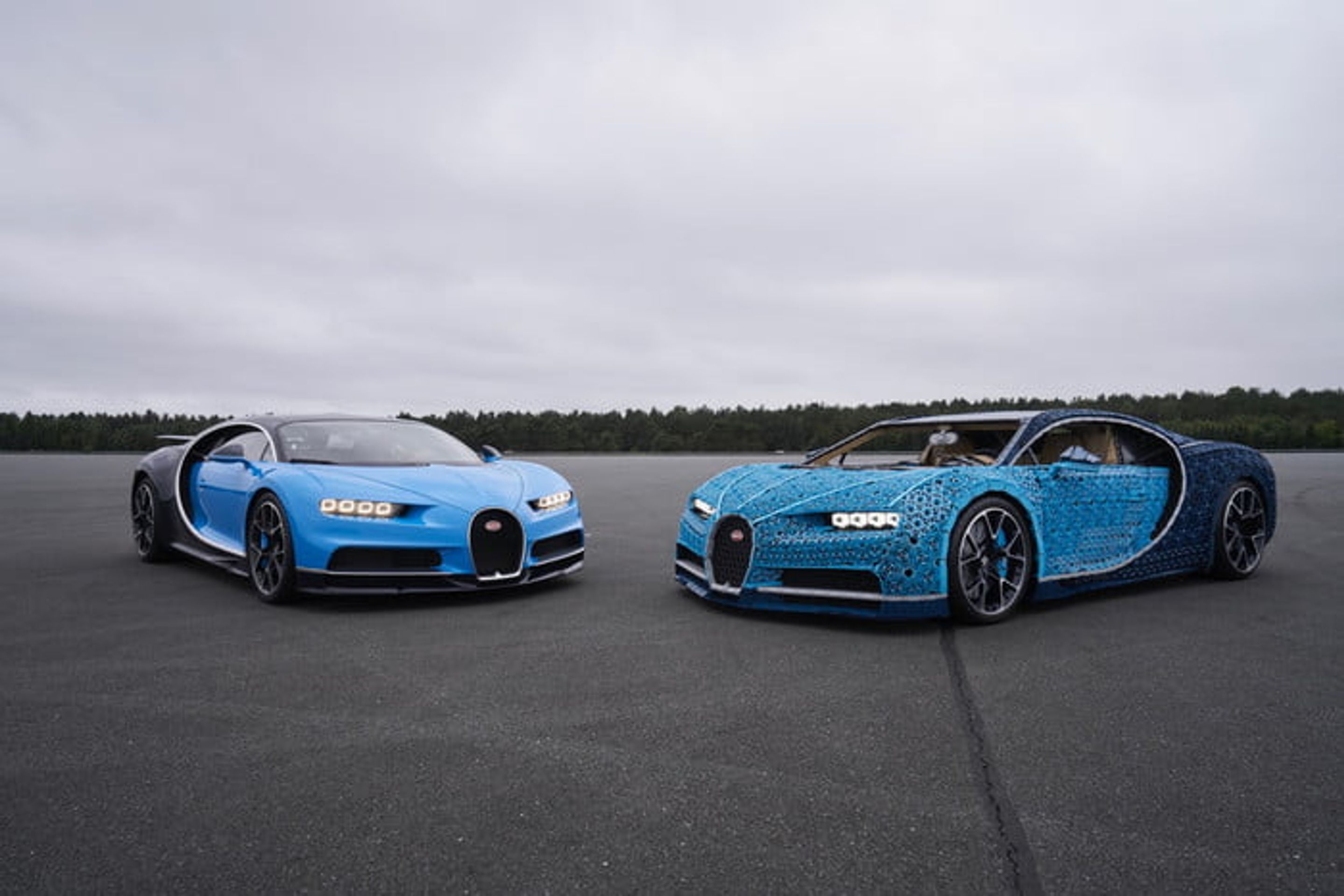 Bugatti Chiron z lega - Fotogalerie: V Kladně postavili pojízdné bugatti z lega (3/14)