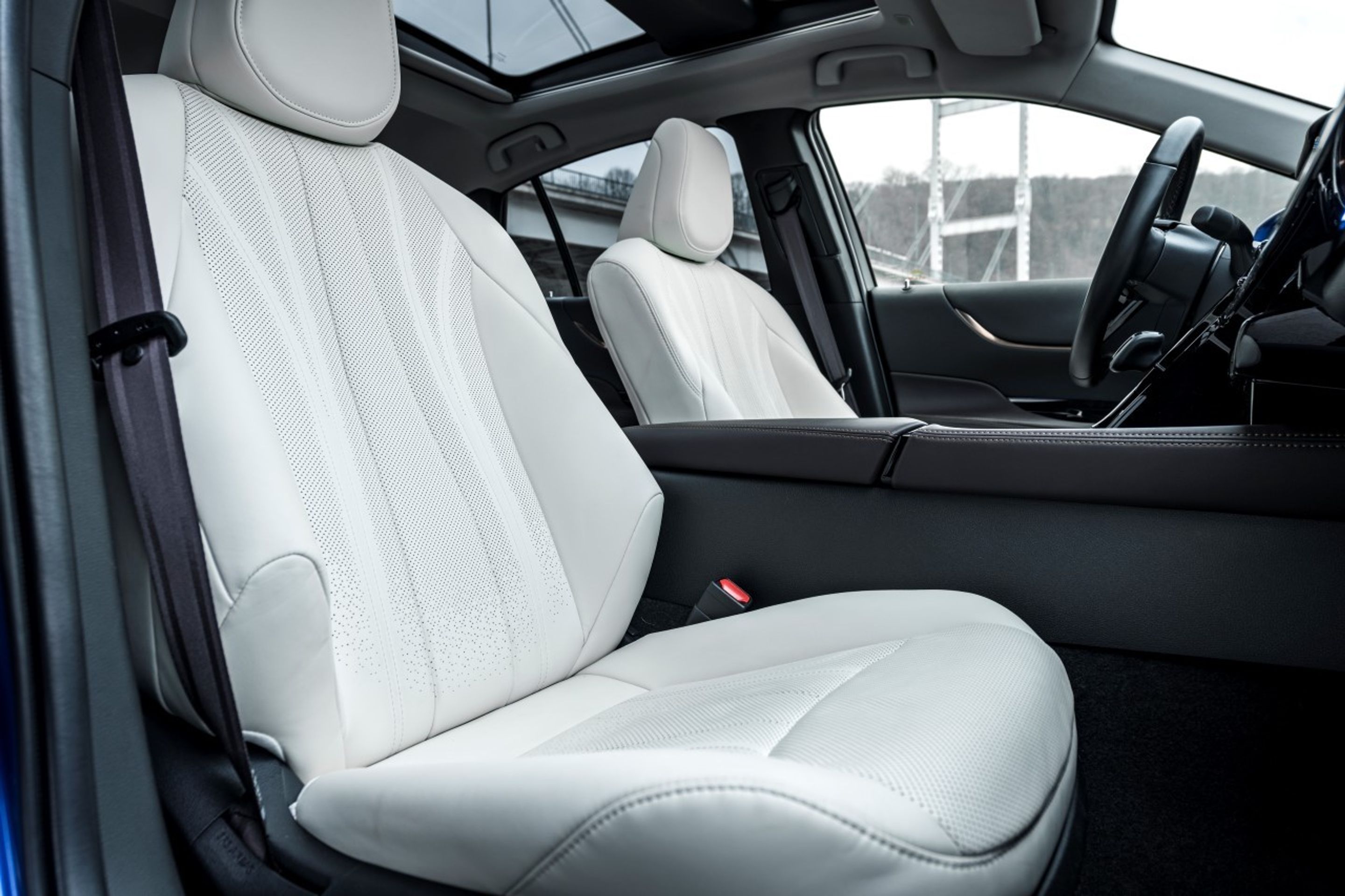 Vodíková Toyota Mirai druhé generace - 36 - Fotogalerie: Vodíková Toyota Mirai (13/25)