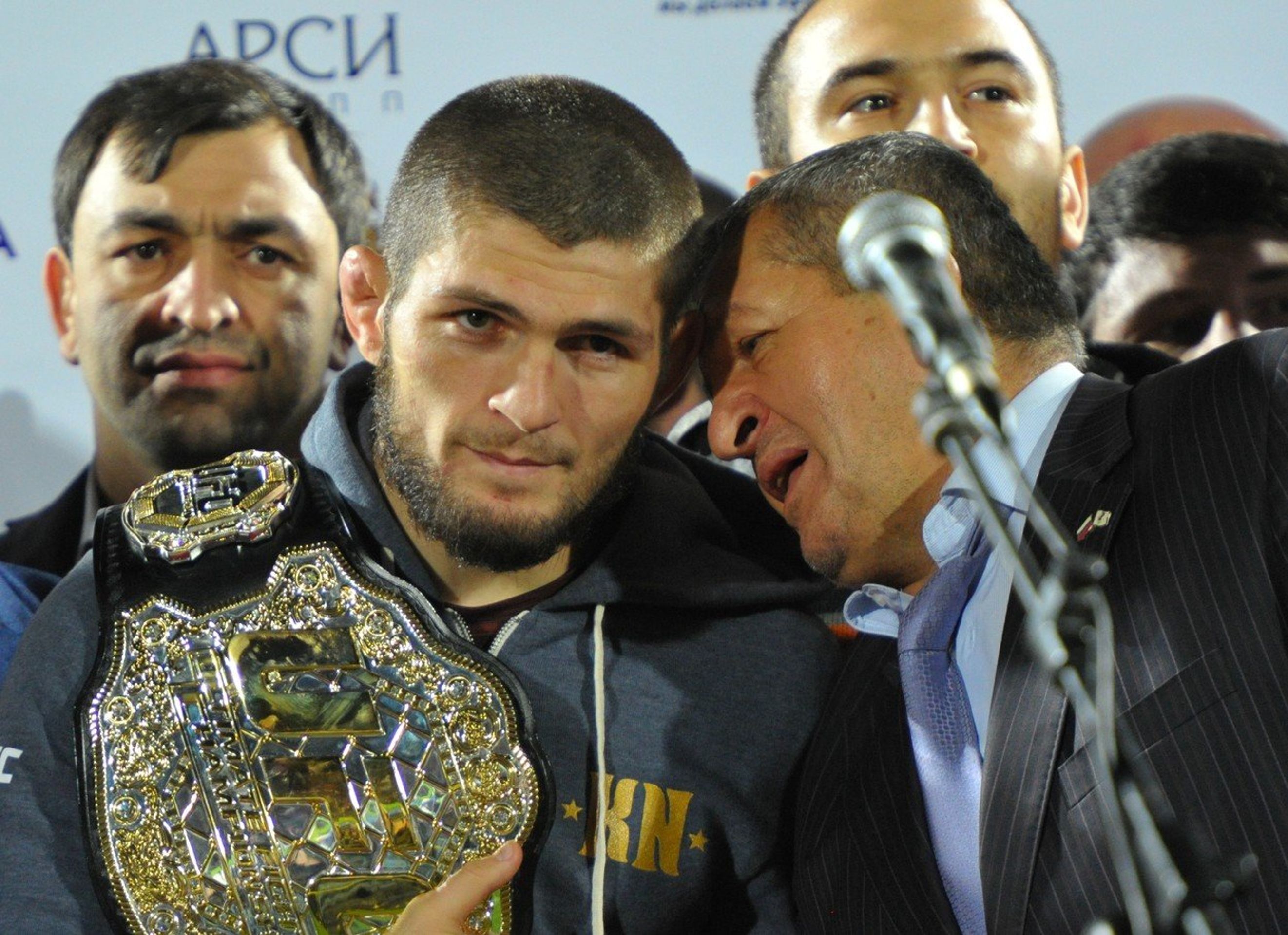 Khabib Nurmagomedov se svým otcem - GALERIE: Khabibův otec prozradil, jak ho chce potrestat za řádění (3/3)