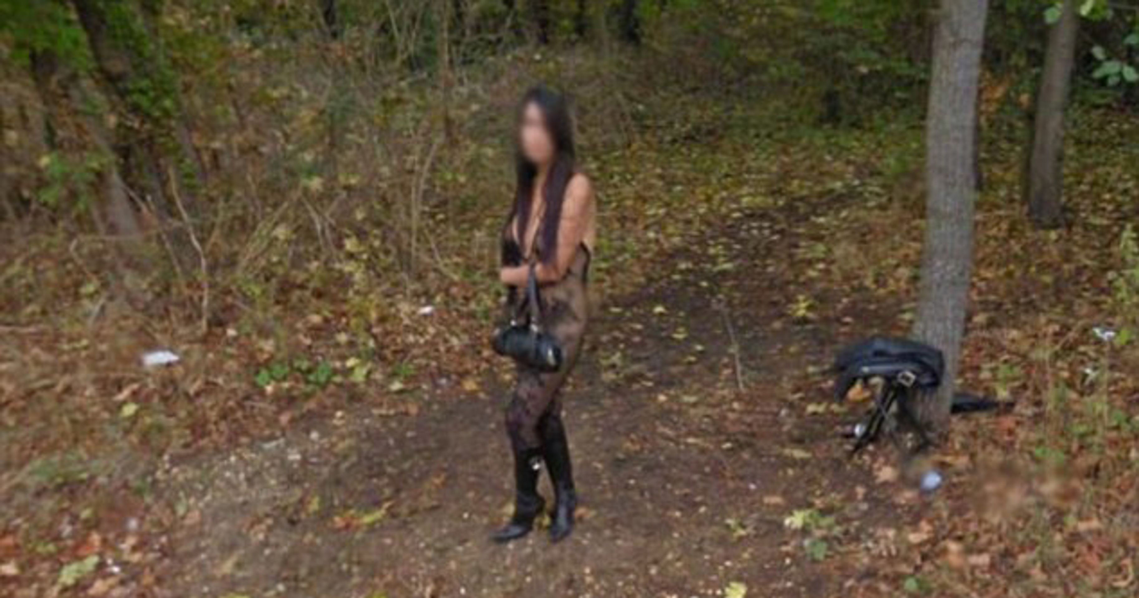 Prostitutky - 2 - GALERIE: Prostitutky na Google Street View (1/8)