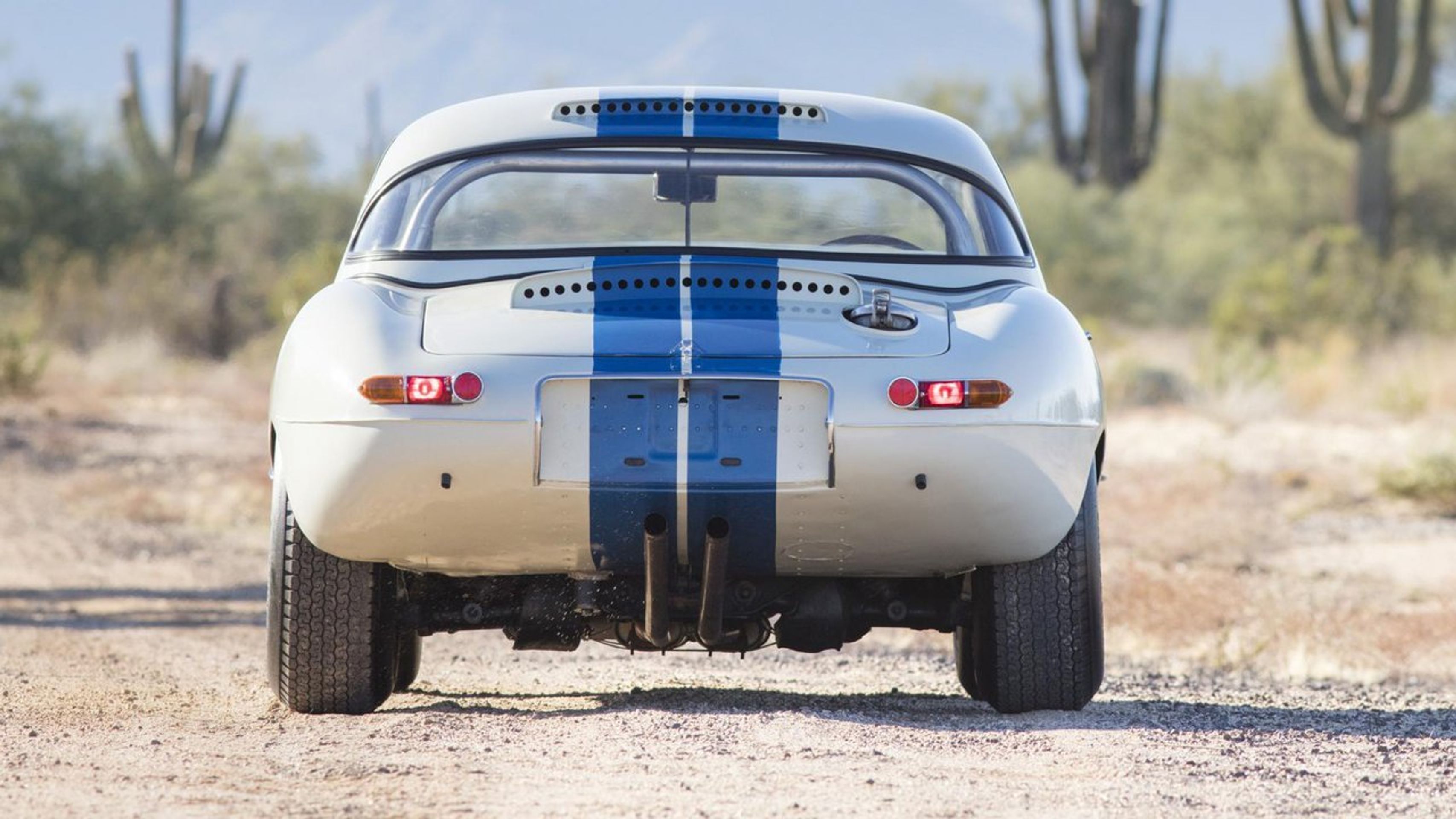 Jaguar E-Type - 11 - GALERIE: Nejdražší Jaguar všech dob (6/8)