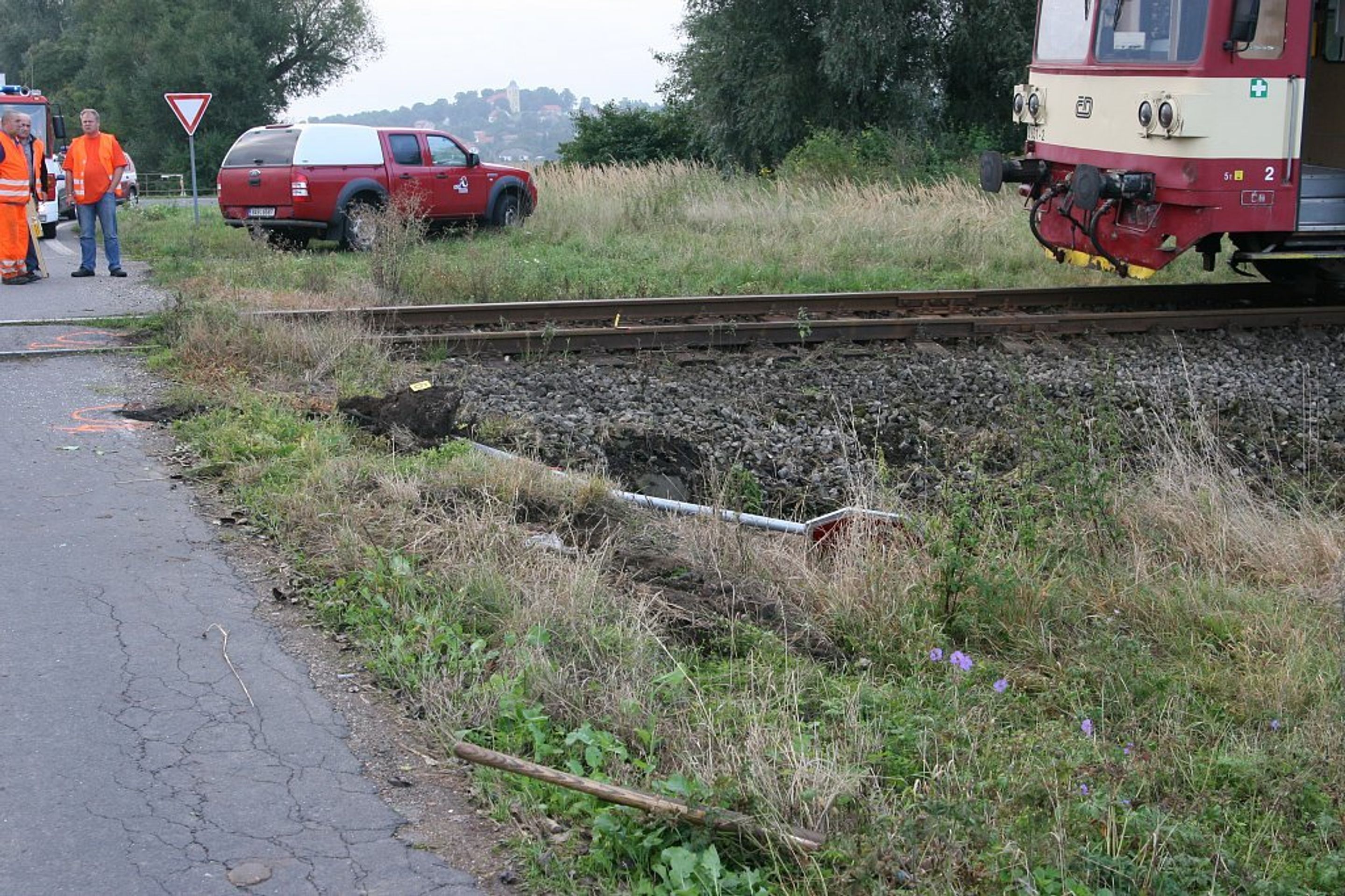 Žena vjela autem u Dobřichova pod vlak - 4 - GALERIE: Žena vjela autem u Dobřichova pod vlak (4/4)