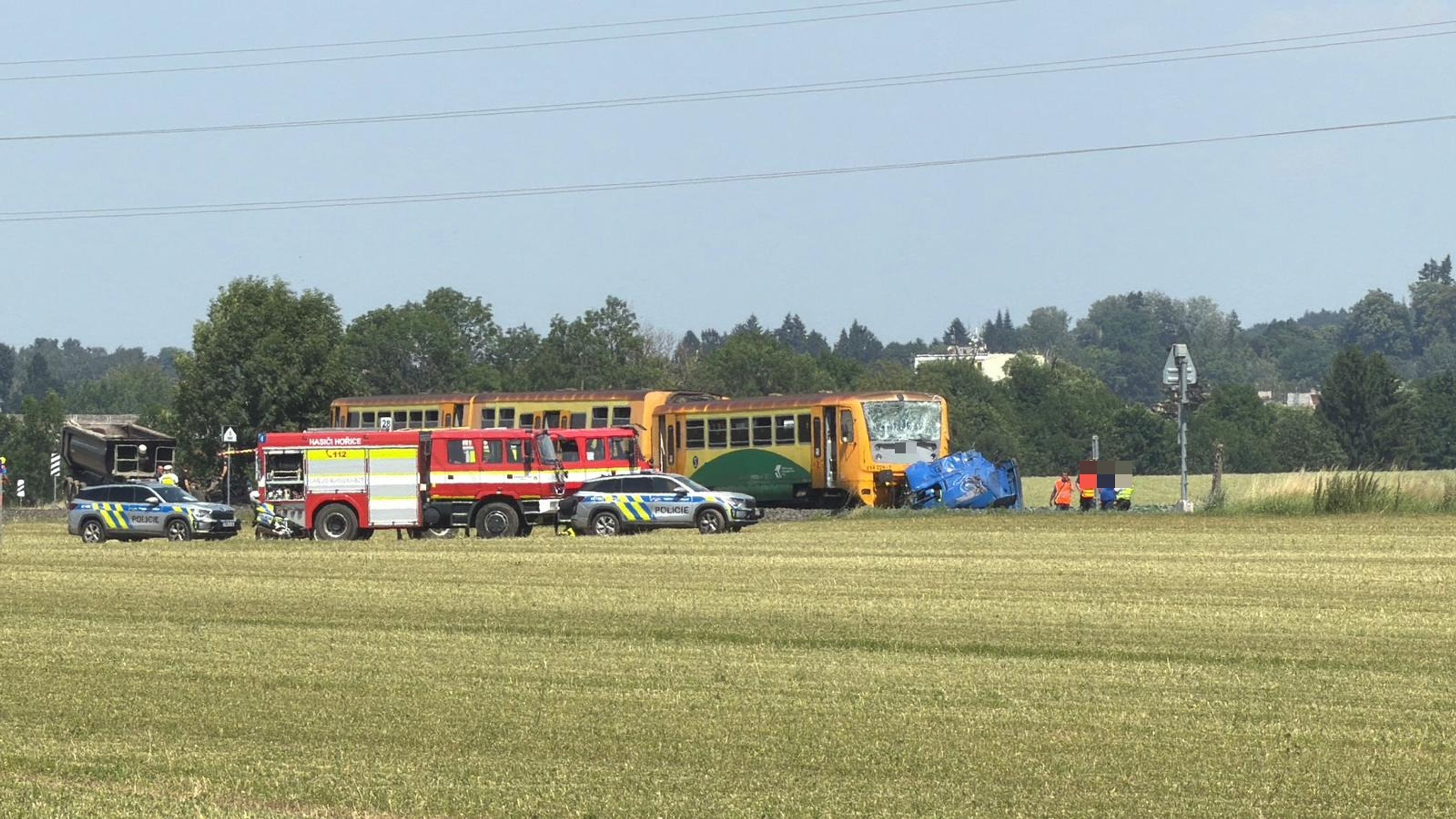 Srážka nákladního automobilu a vlaku, Dobrá Voda u Hořic - Srážka nákladního automobilu a vlaku, Dobrá Voda u Hořic (11/14)