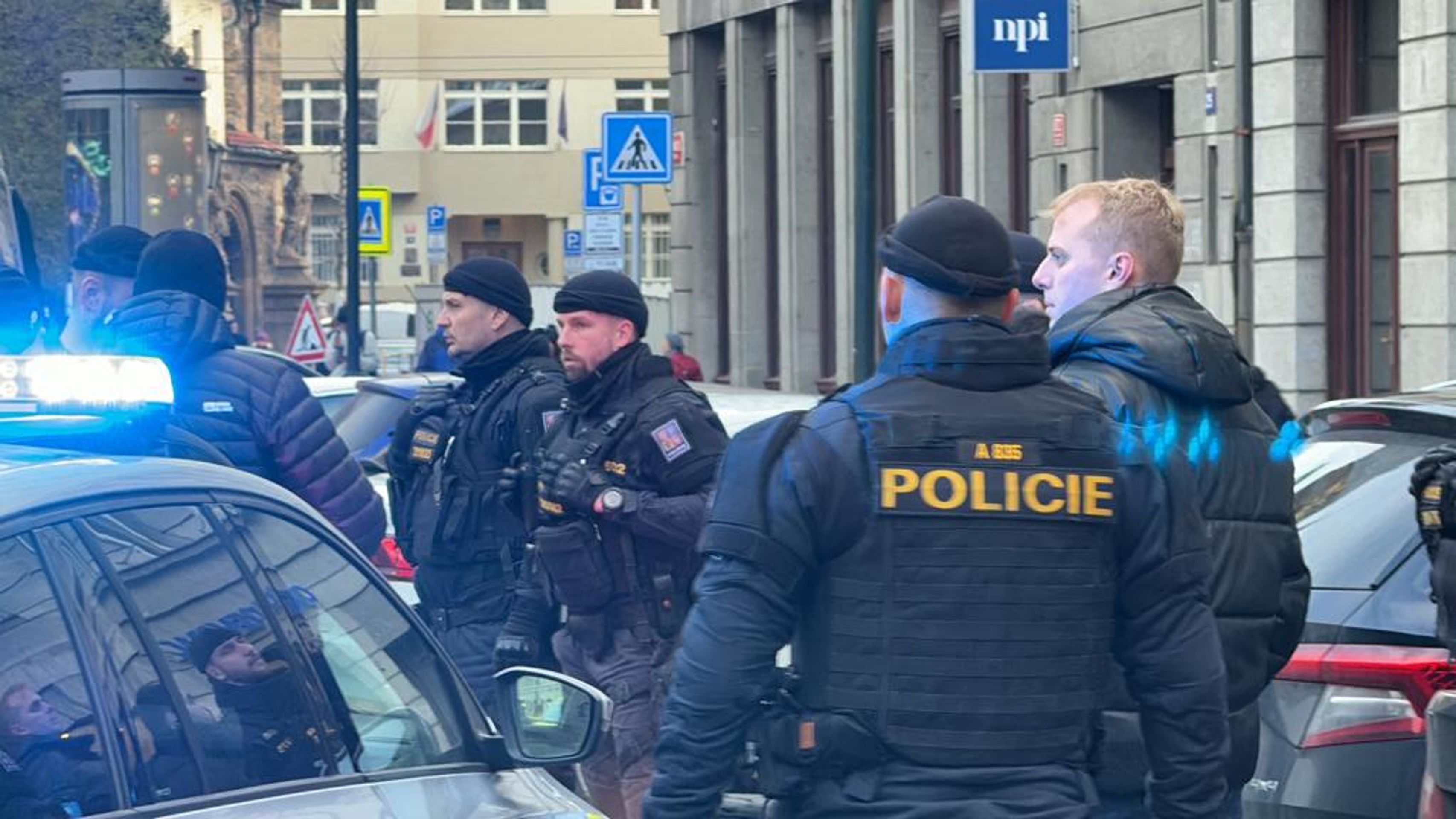 Zadržení agresivních fanoušků (4) - Zadržení agresivních fanoušků (7/19)