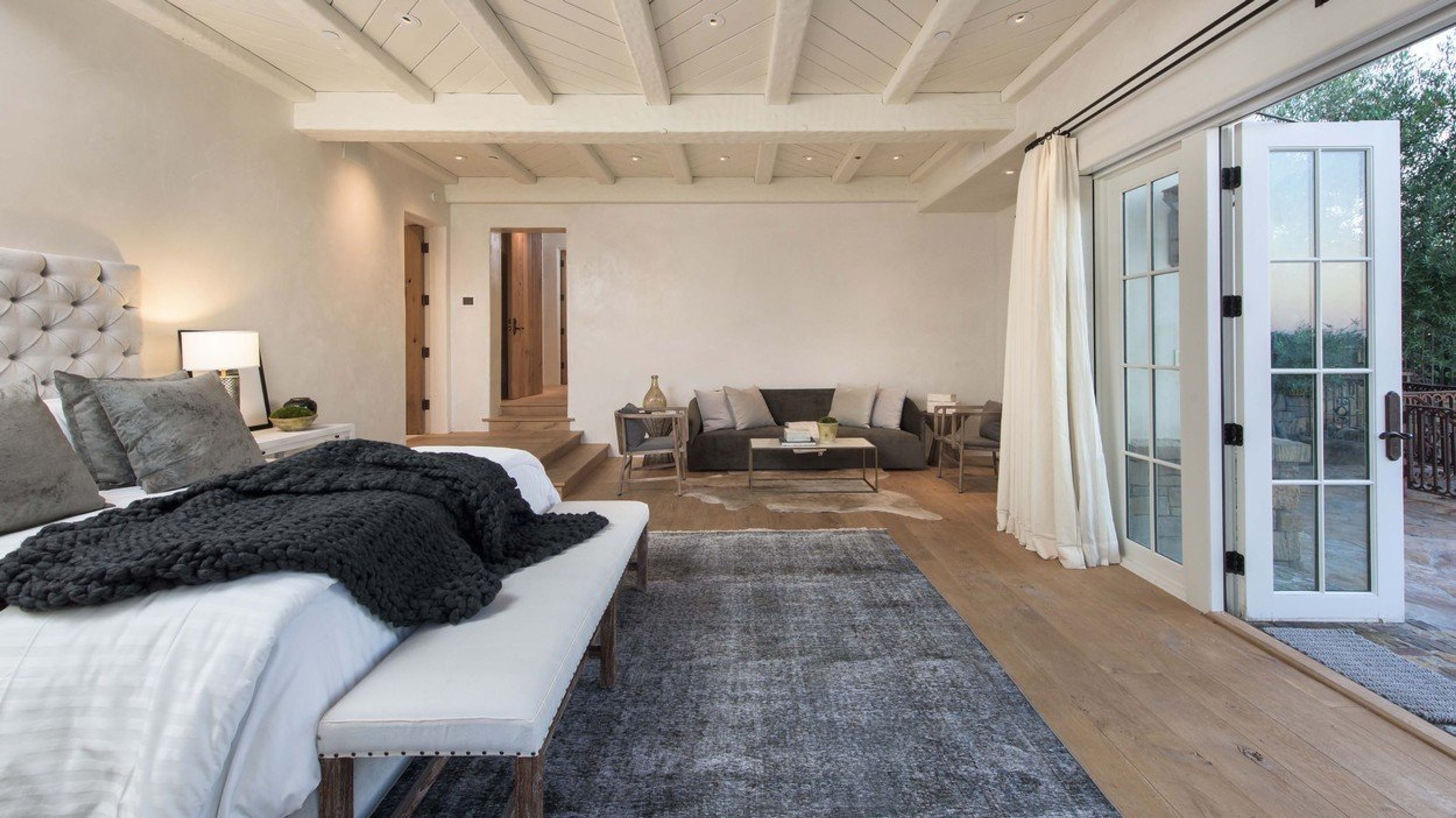Eva Longoria prodává dům v Hollywood Hills - 2 - GALERIE: Eva Longoria prodává dům v Hollywood Hills (5/6)