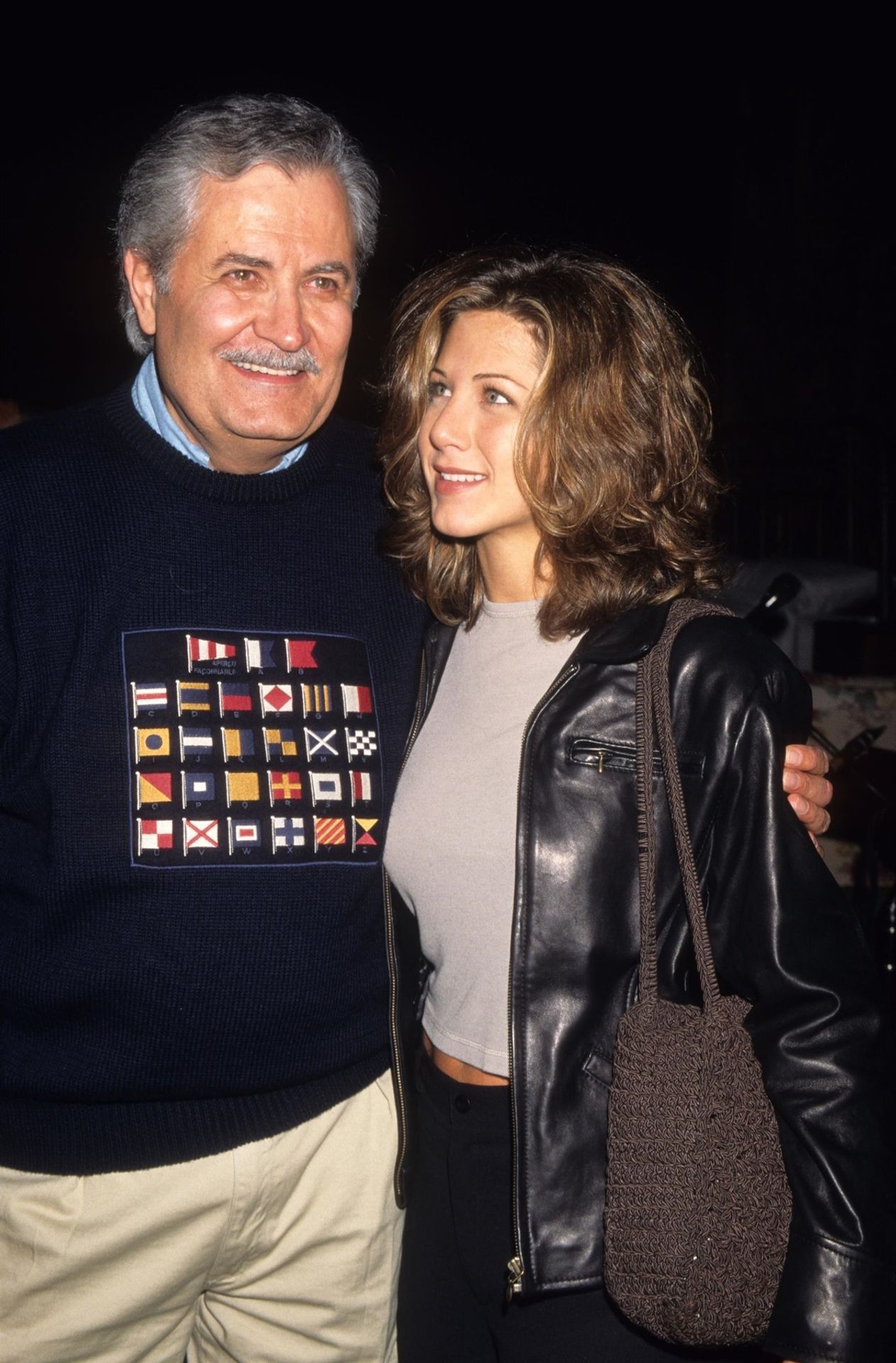 Jennifer Aniston a John Aniston - Jeniffer Aniston se svým otcem Johnem Anistonem (4/4)