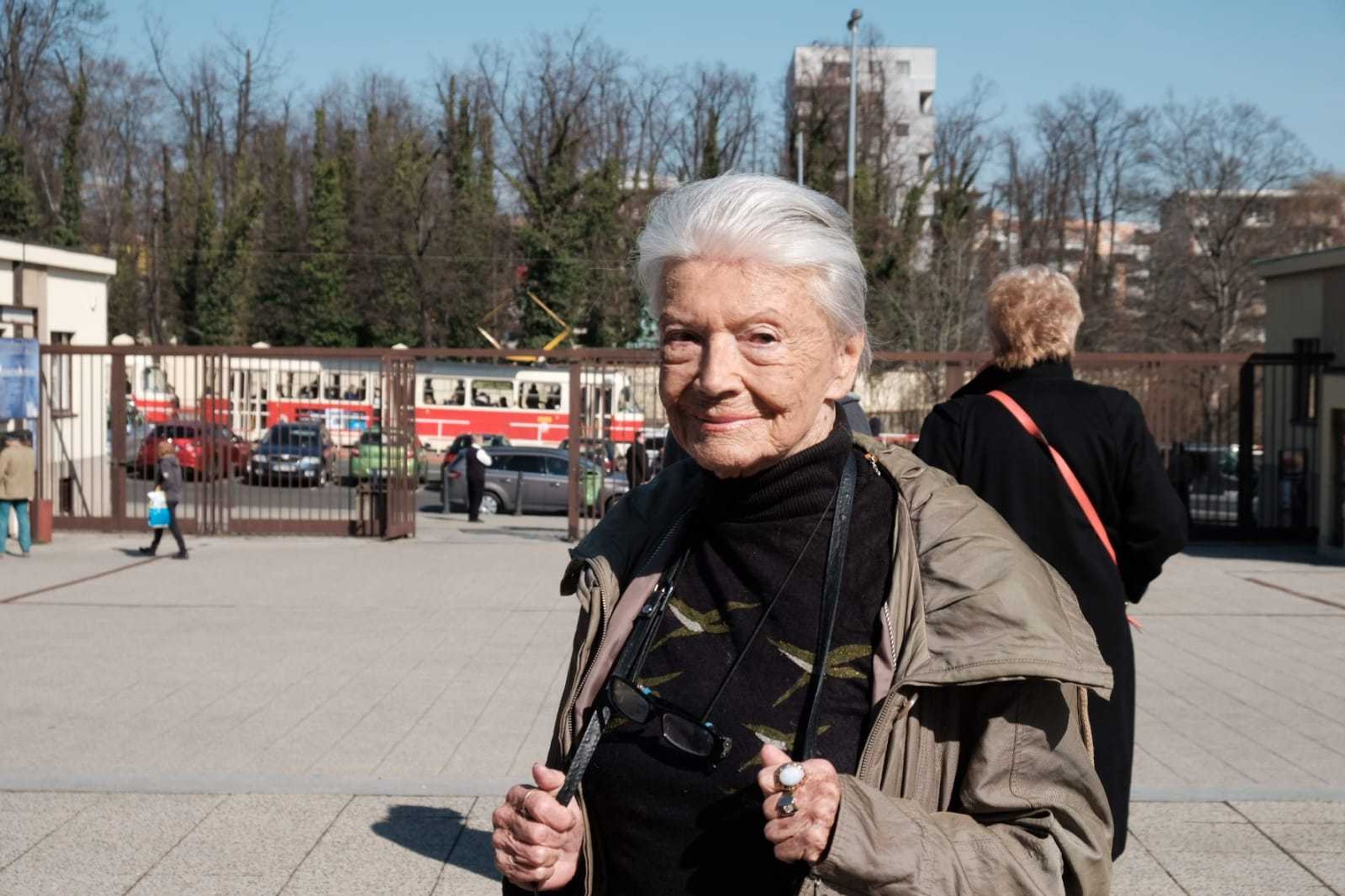 Rozloučení s Aťkou Janouškovou - Zdenka Procházková - GALERIE: Rozloučení s Aťkou Janouškovou (1/11)