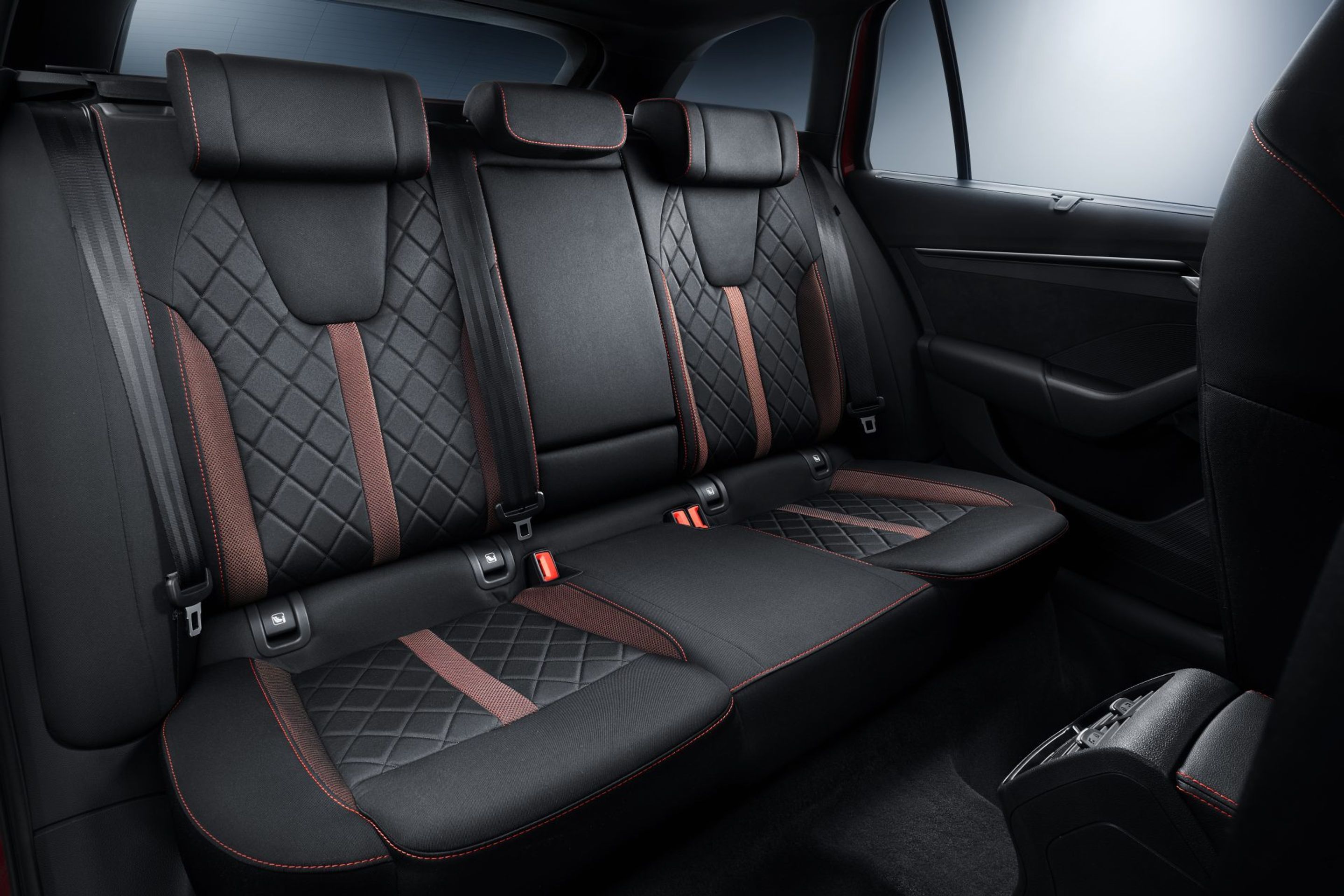 Škoda Octavia RS - 54 - Fotogalerie: Tohle je populární RS, vrcholná sportovní verze nové Octavie (10/24)
