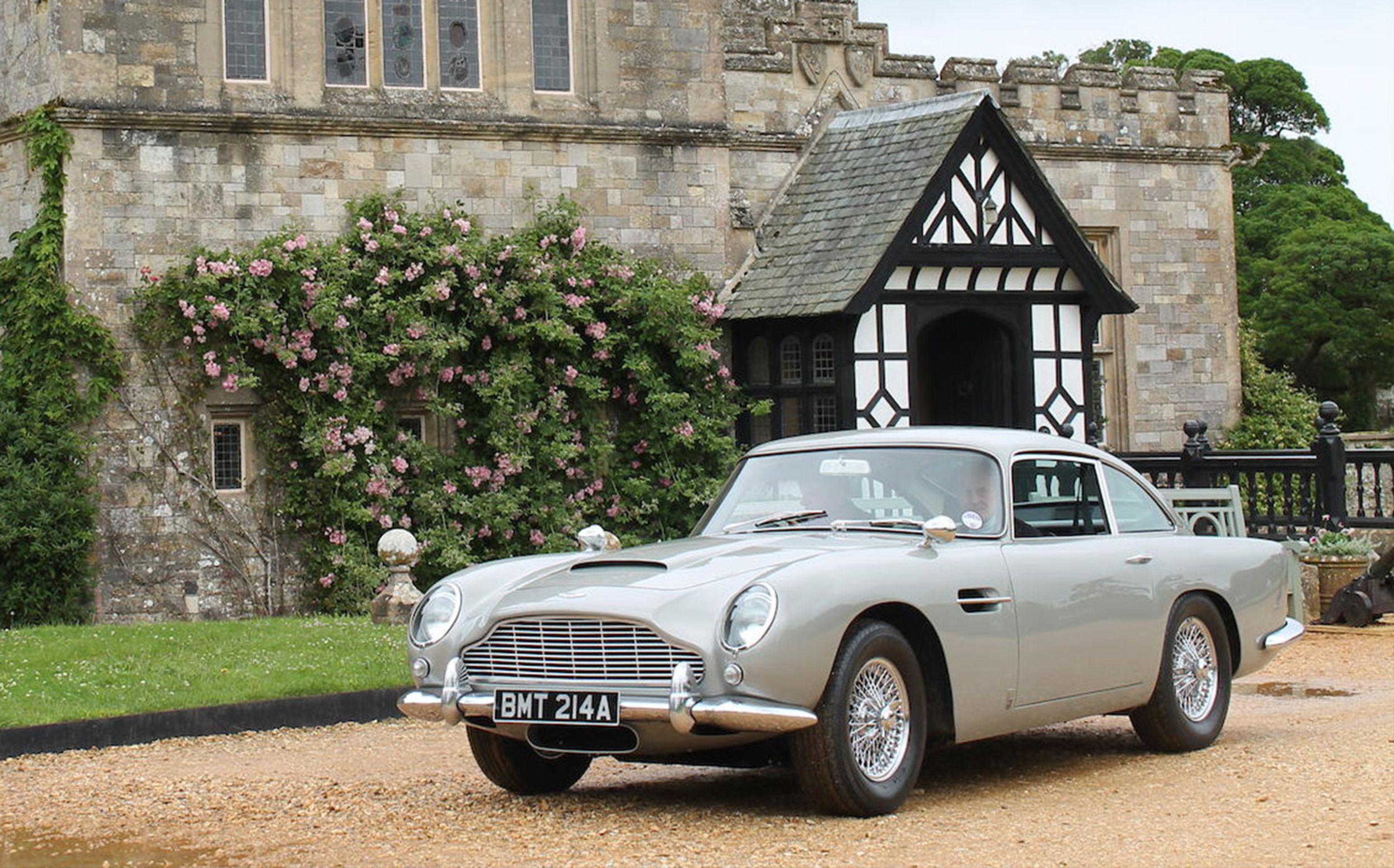Bondův Aston Martin DB5 - Fotogalerie: Bondův Aston Martin DB5 (8/8)