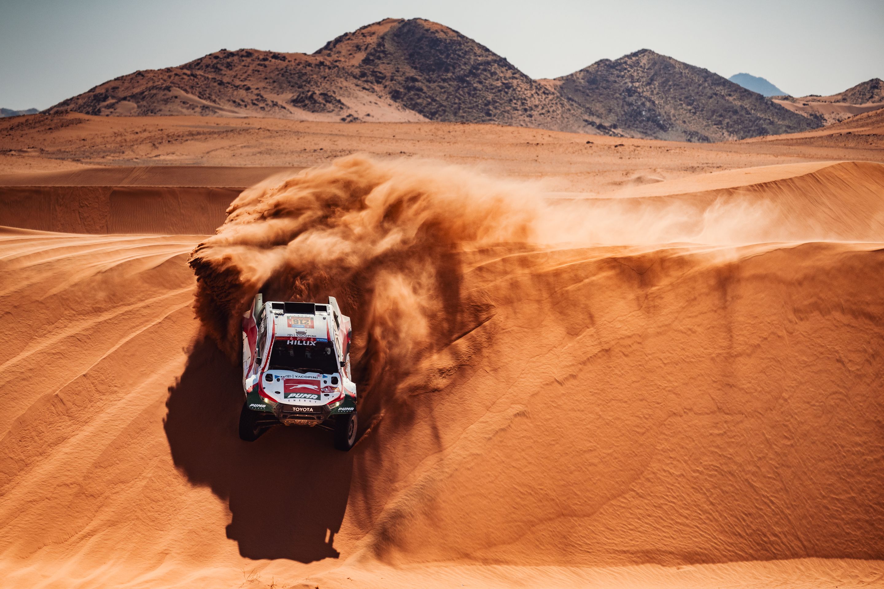 Fotografie Mariana Chytky z Rally Dakar – Automobil Juana Cruze Yacopiniho v dunách - Fotografie Mariana Chytky z Rally Dakar (11/16)