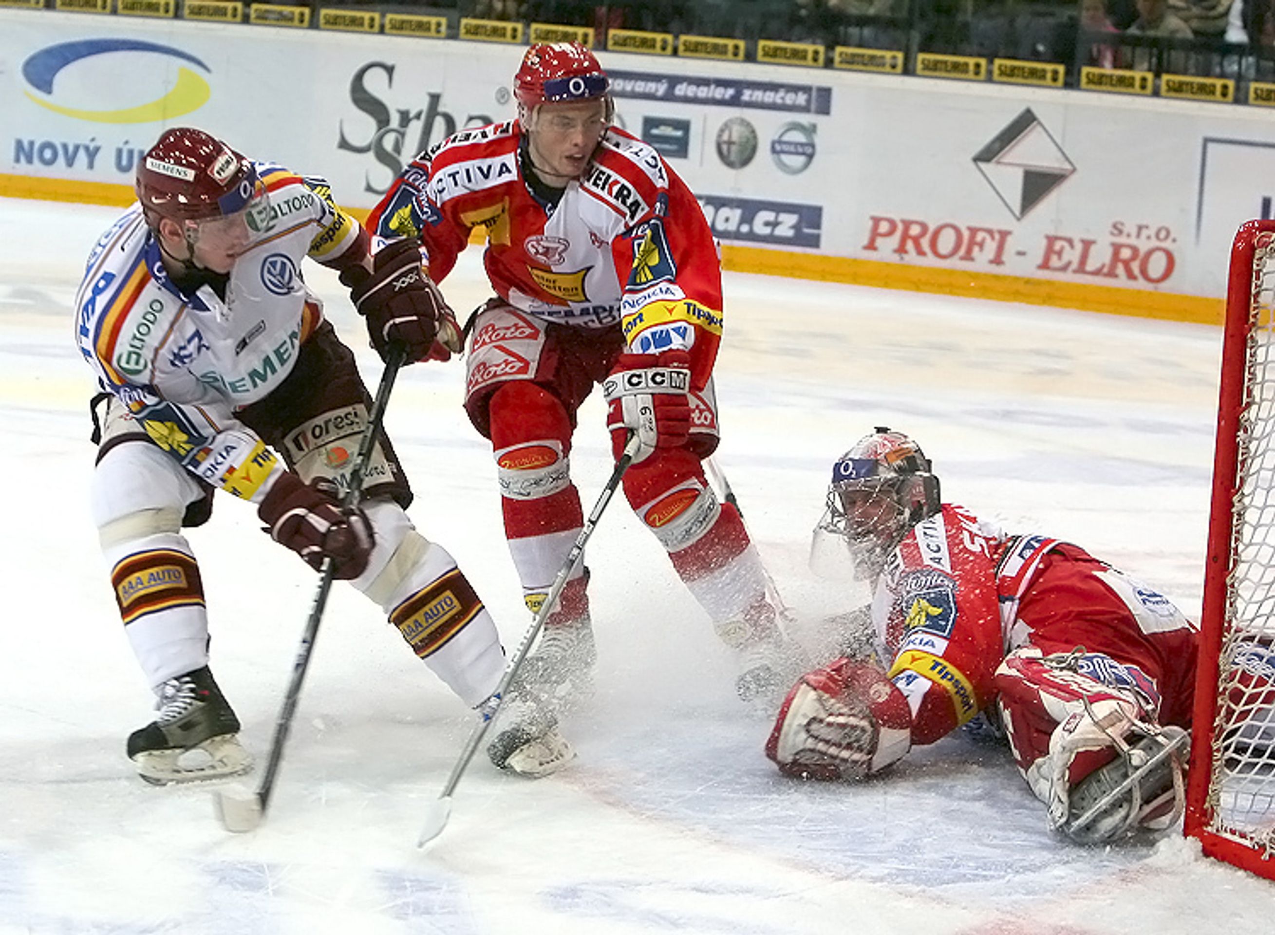 HC Slavia Praha - HC Sparta Praha 5:7 - Divoké svatební derby ovládla Sparta (12/13)