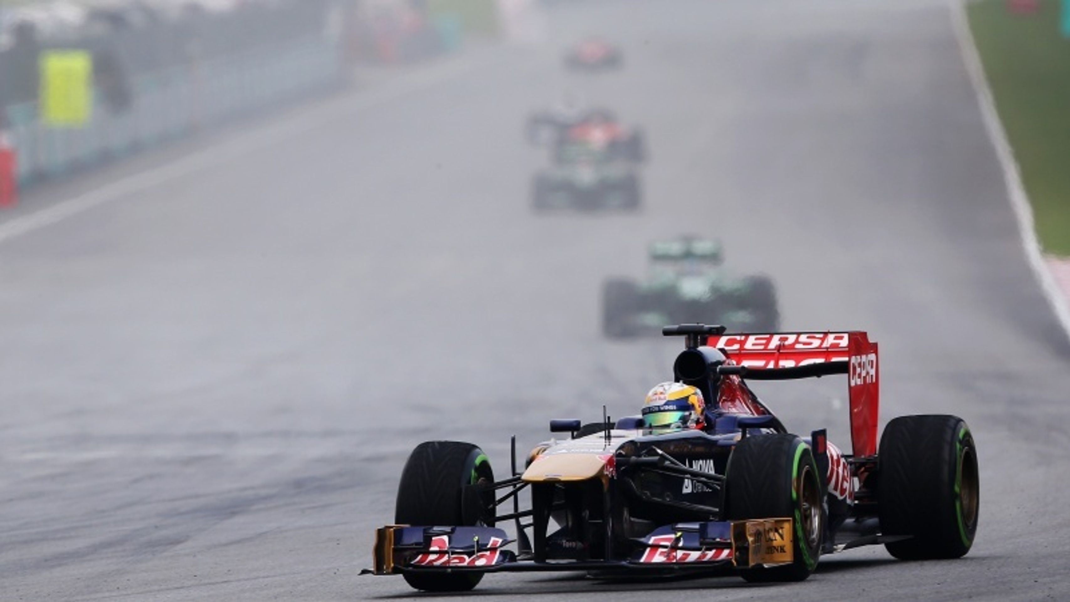 Velká cena Malajsie - 5 - GALERIE: Vettel urval v Malajsii vítězství před Webberem (5/8)