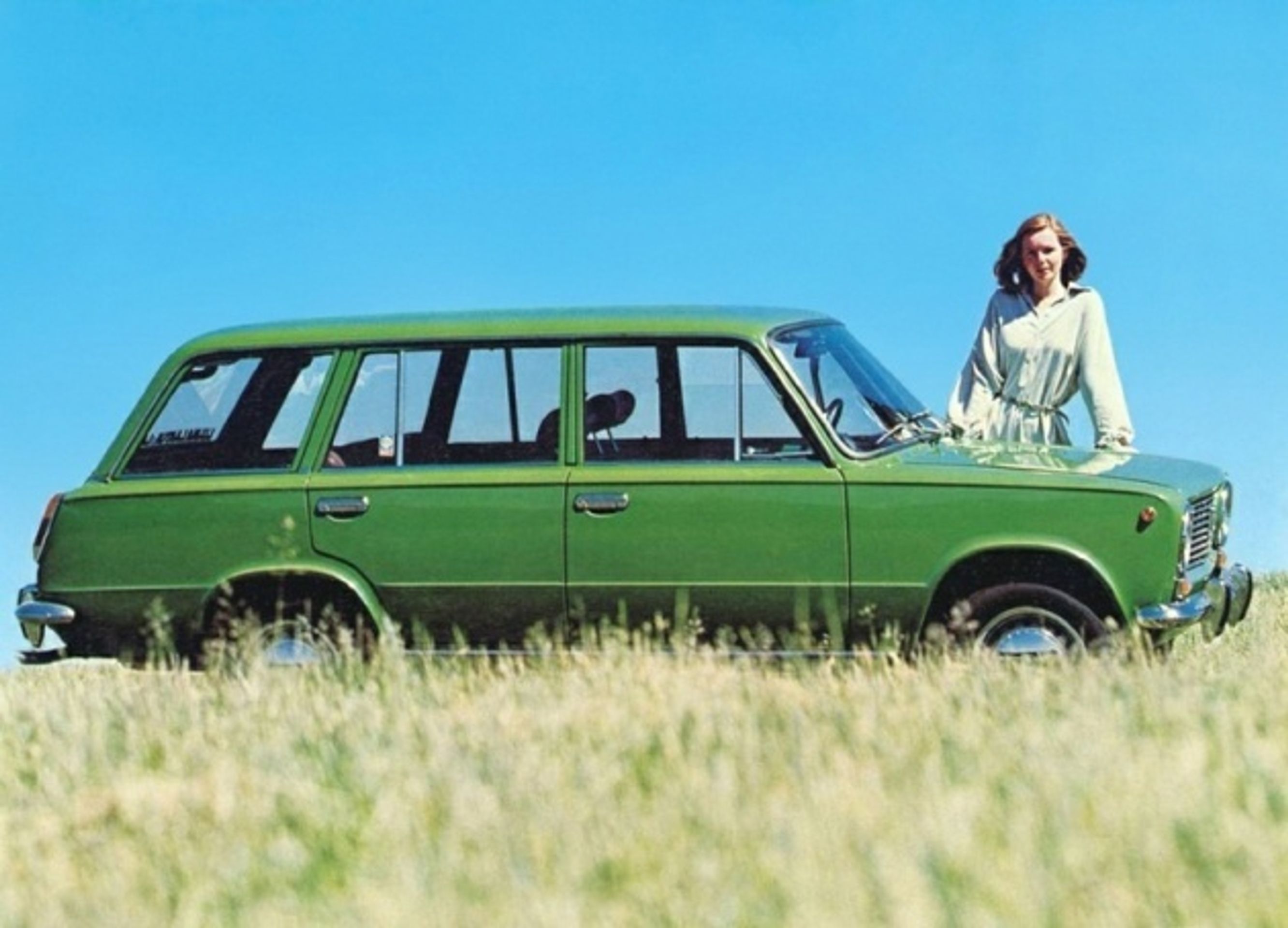 rusko - 43 - GALERIE: Ruská automobilová klasika na plakátech a prospektech (26/34)