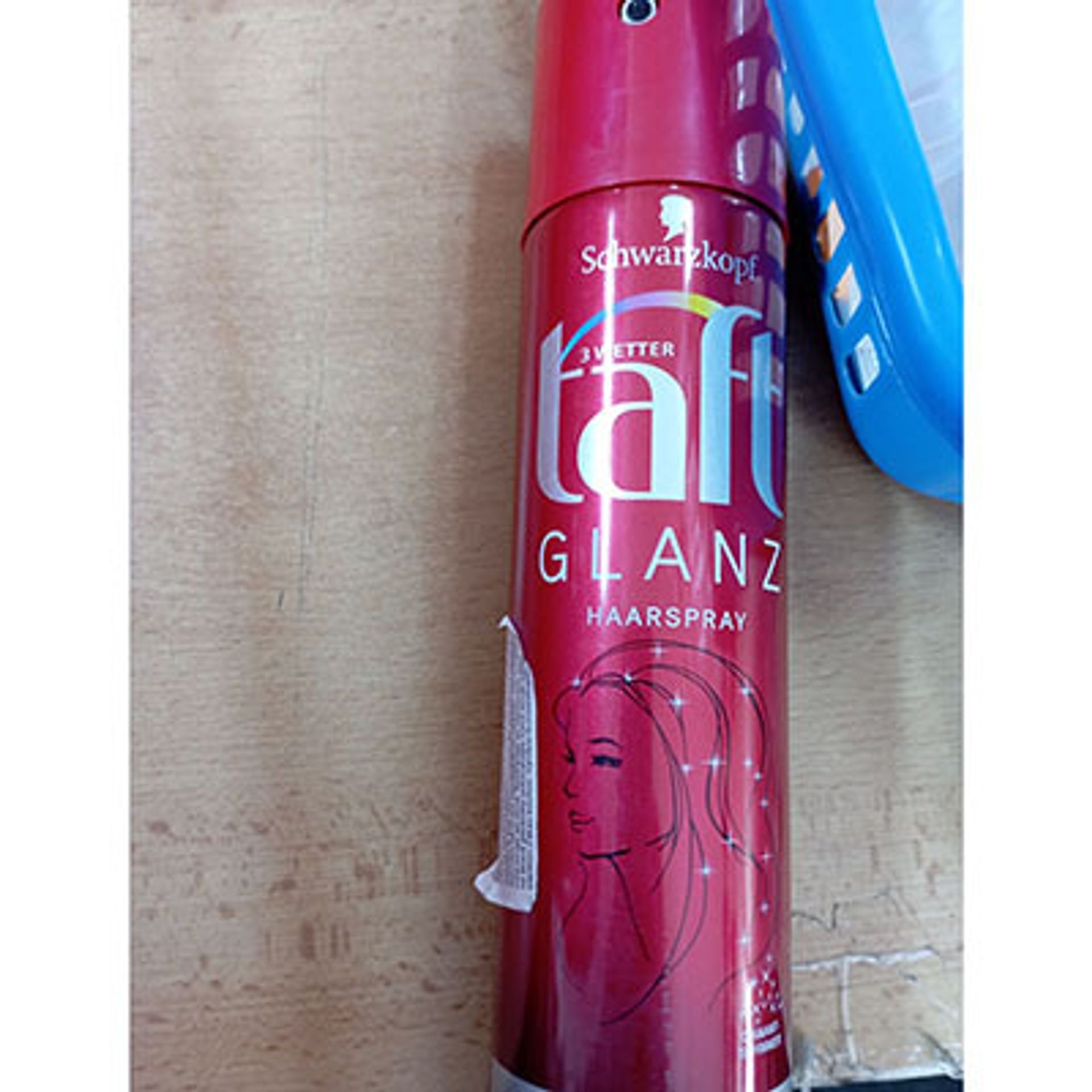 Lak na vlasy taft GLANZ HAARSPRAY 1 - Nebezpečná kosmetika (8/26)