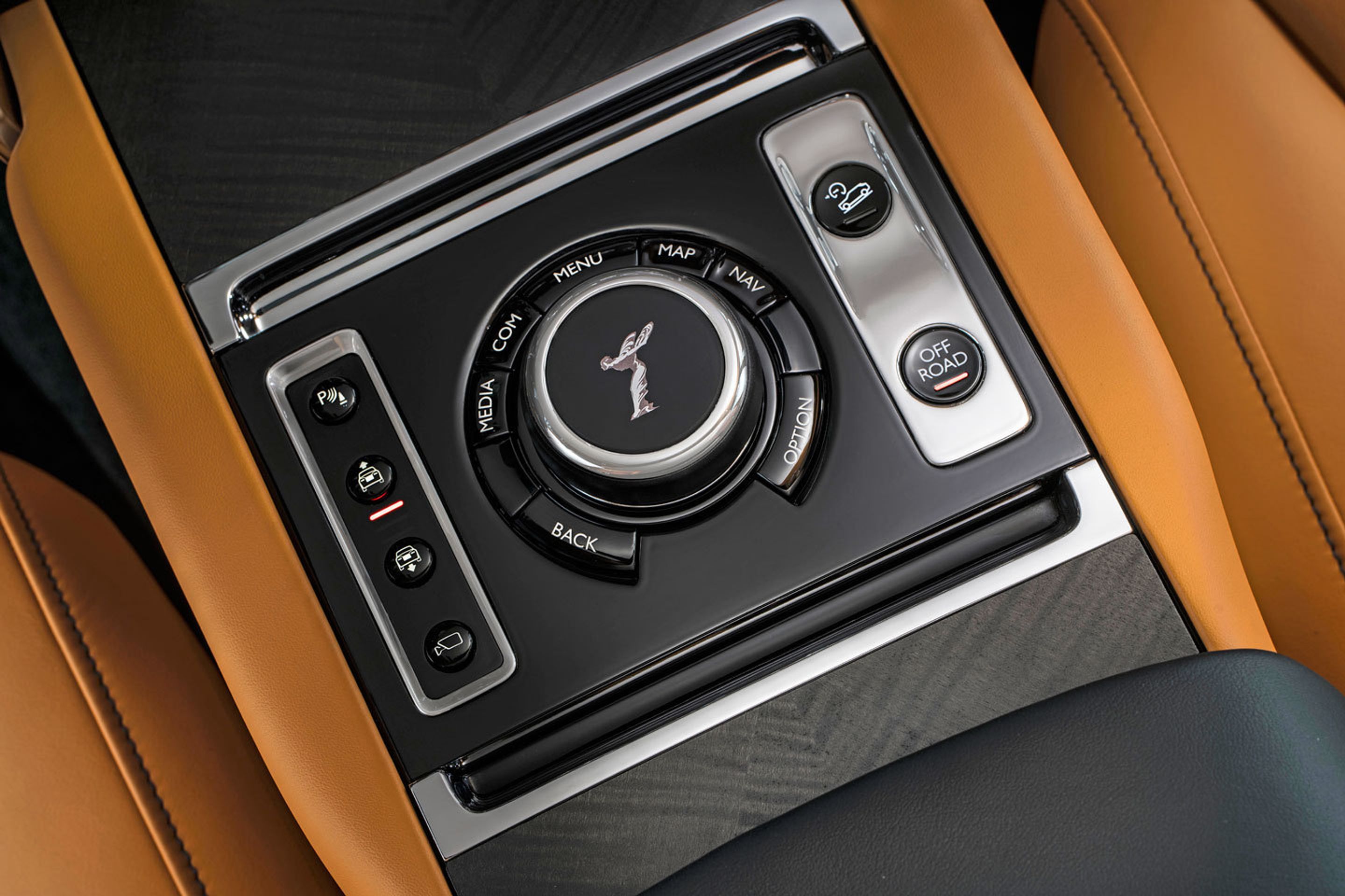 Rolls-Royce Cullinan - 26 - Fotogalerie: Rolls Royce ukázal nejluxusnější SUV všech dob (13/14)