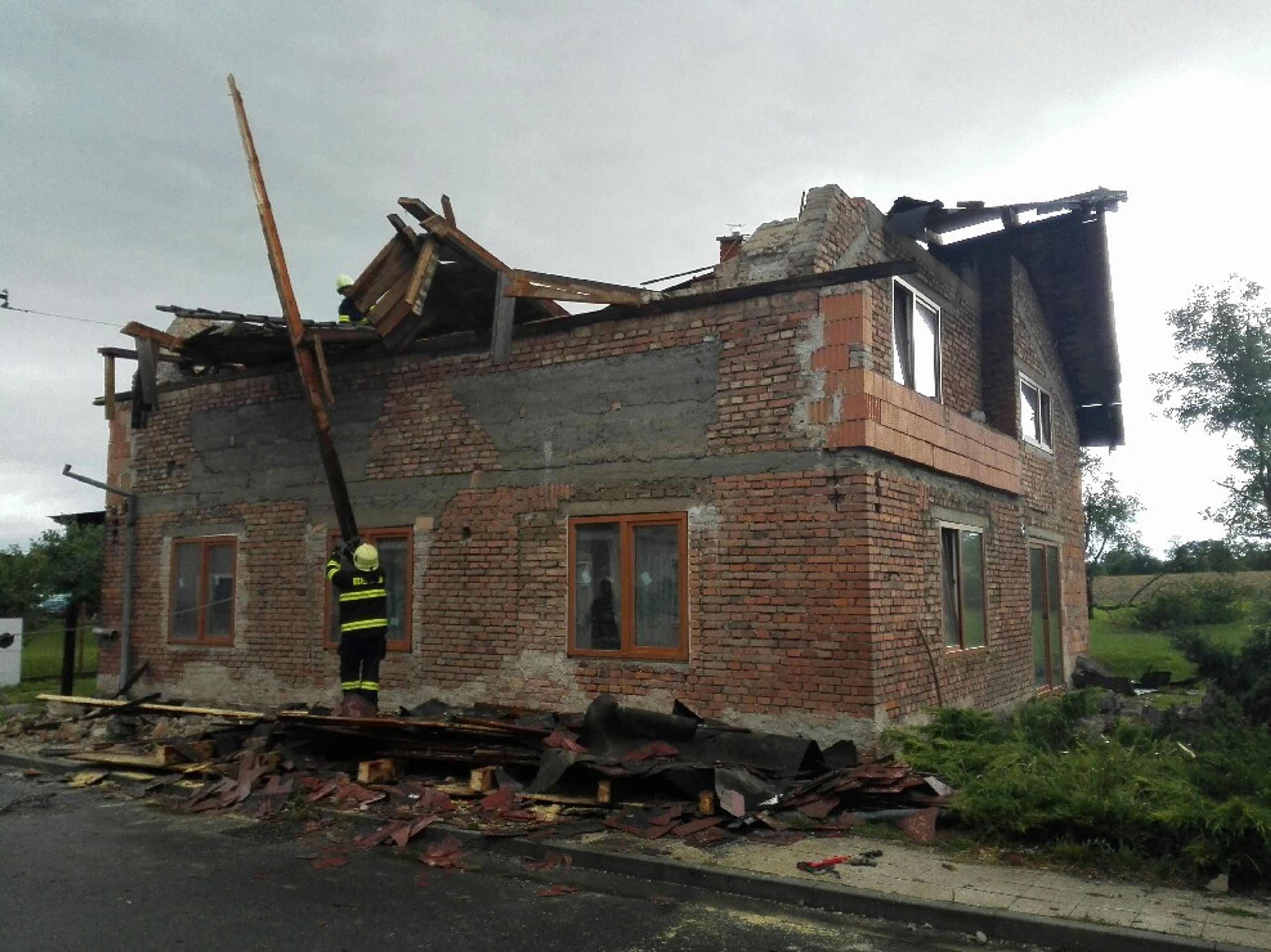 Větrná smršť v Bohuslavicích na Náchodsku - 2 - GALERIE: Větrná smršť v Bohuslavicích na Náchodsku (3/4)