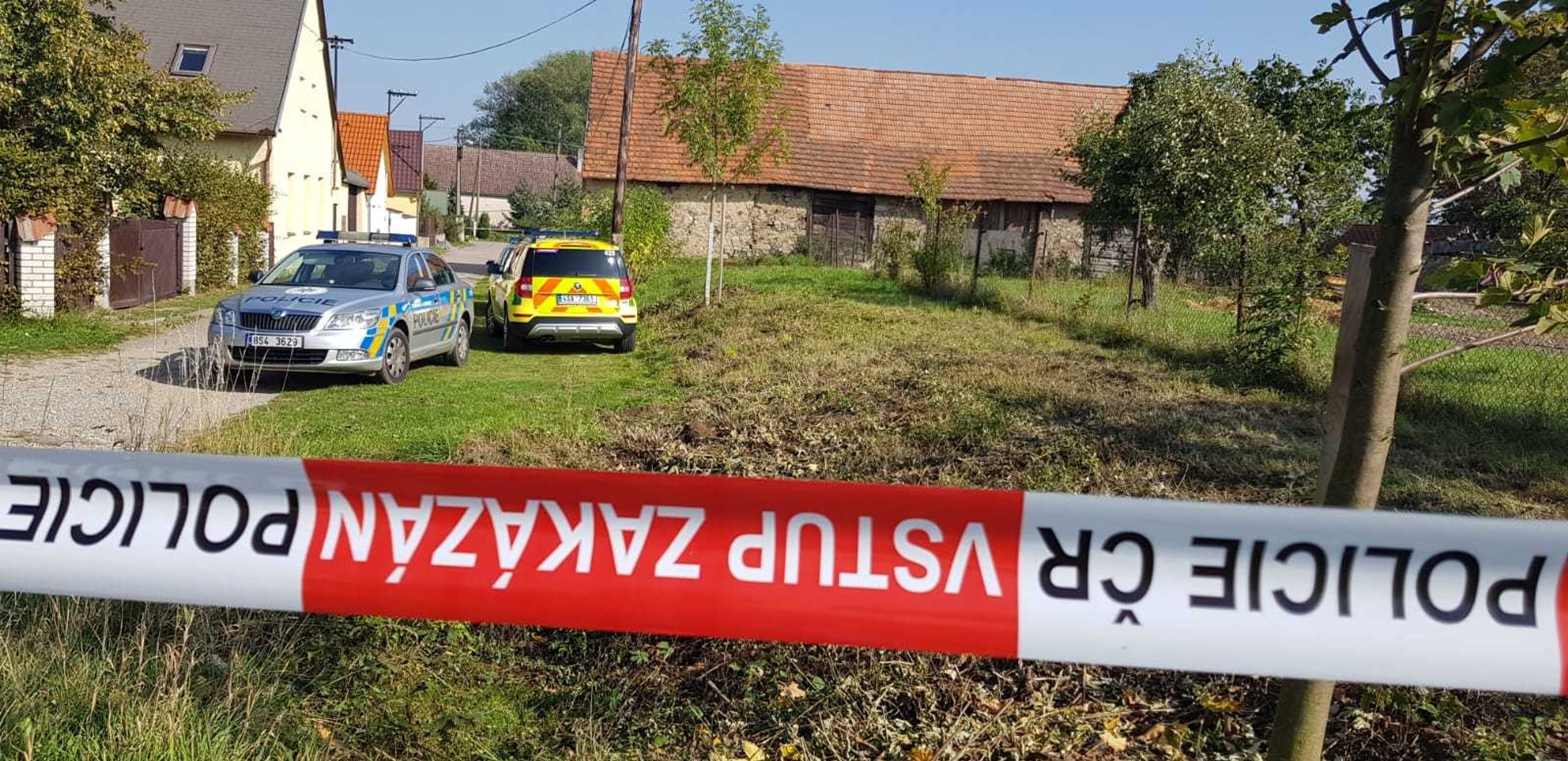 Jeden mrtvý a jeden těžce zraněný na Benešovsku - 1 - GALERIE: Střelba v malé obci na Benešovsku (4/6)