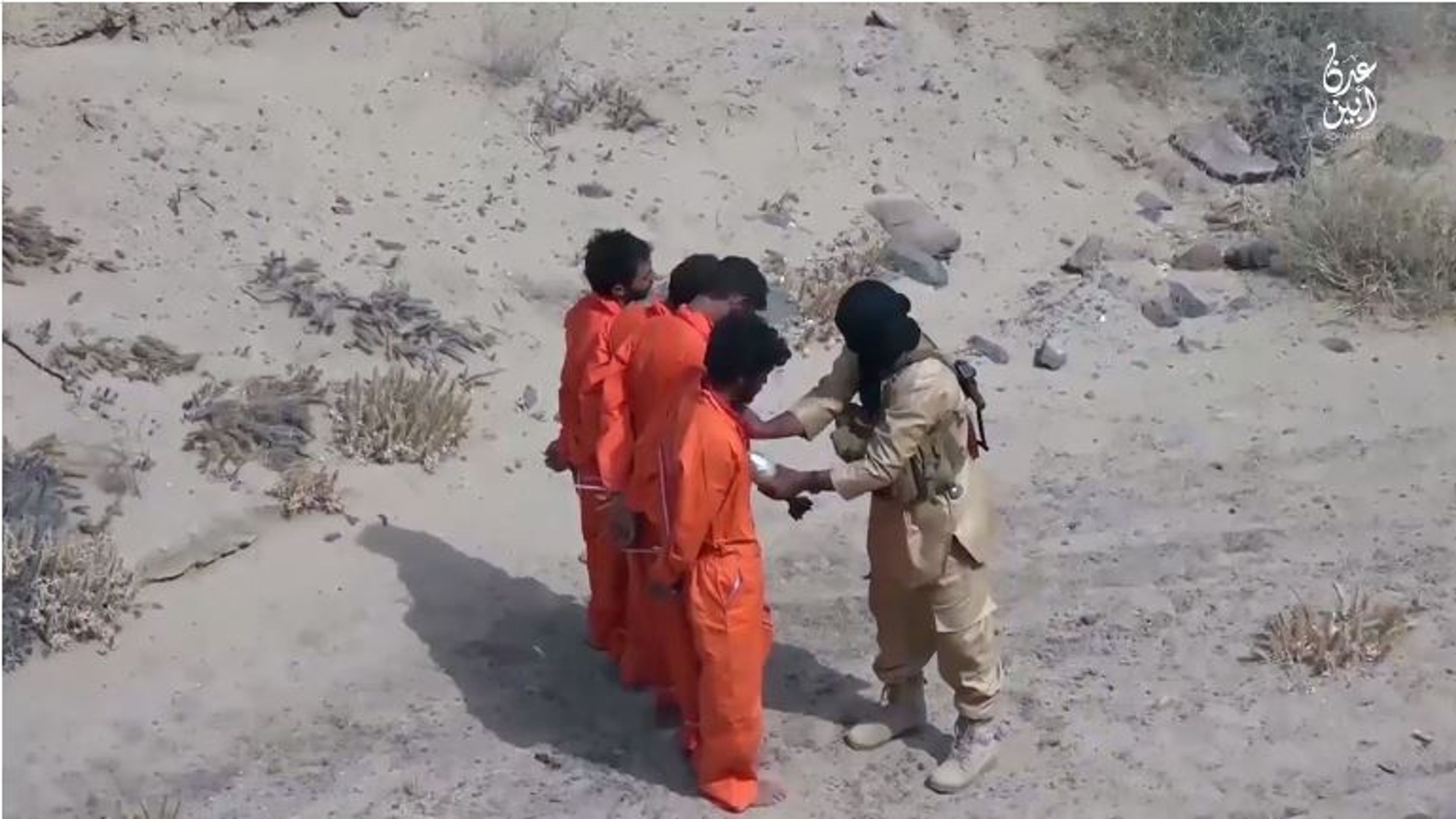 Islámský stát popravuje v Jemenu - 12 - GALERIE: Brutální popravy ISIS: Obětem uvázali kolem krku GRANÁT! (11/12)