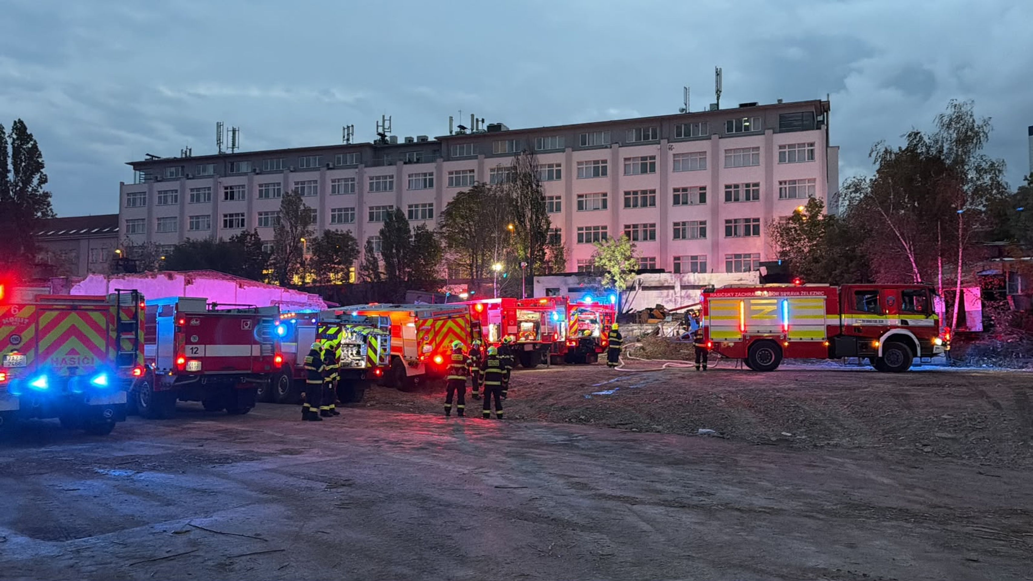 Požár nákladního nádraží Žižkov - Požár nákladního nádraží Žižkov (5/8)