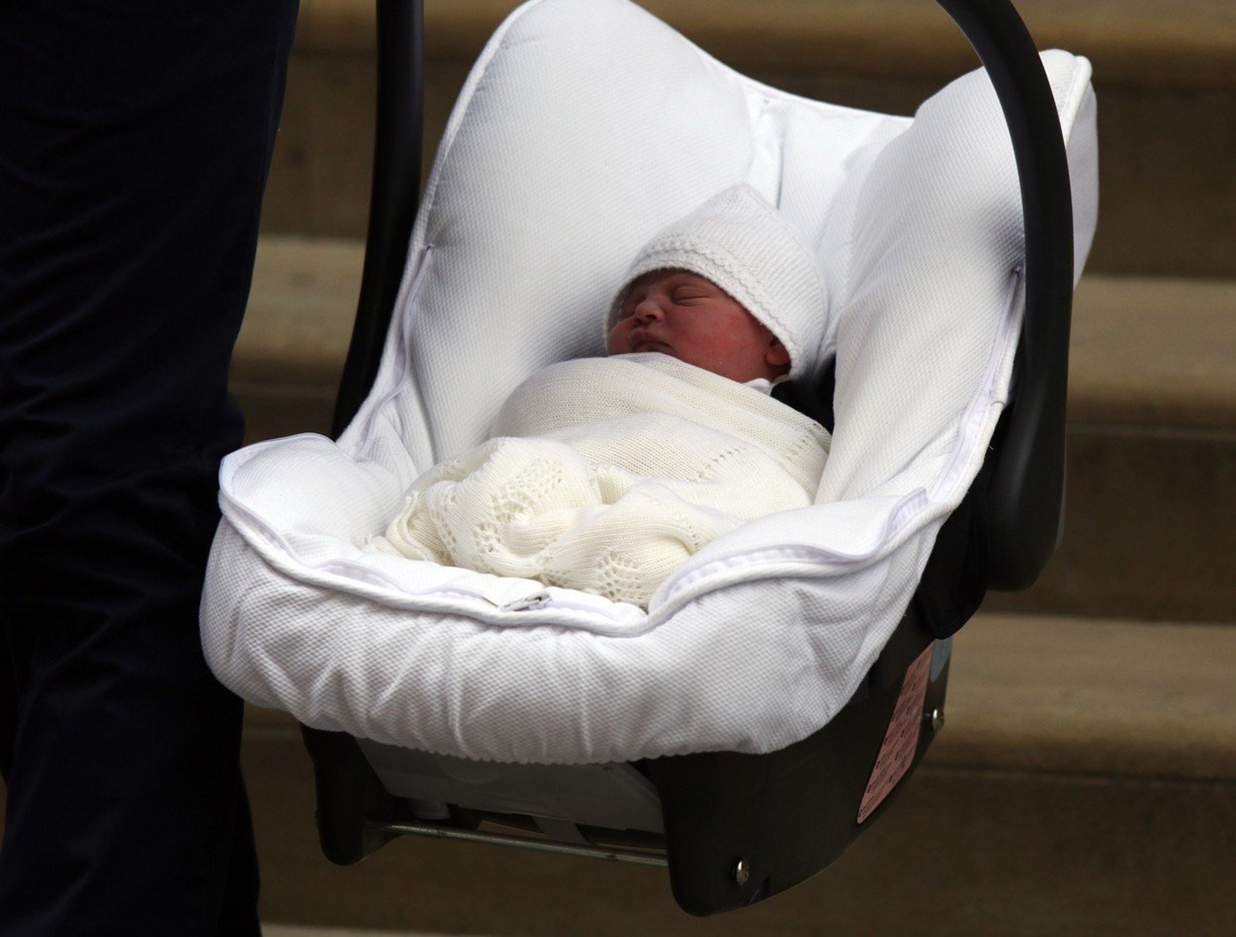 Kate a William se radují z třetího potomka - 5 - GALERIE: Kate a William se radují z třetího potomka (1/8)