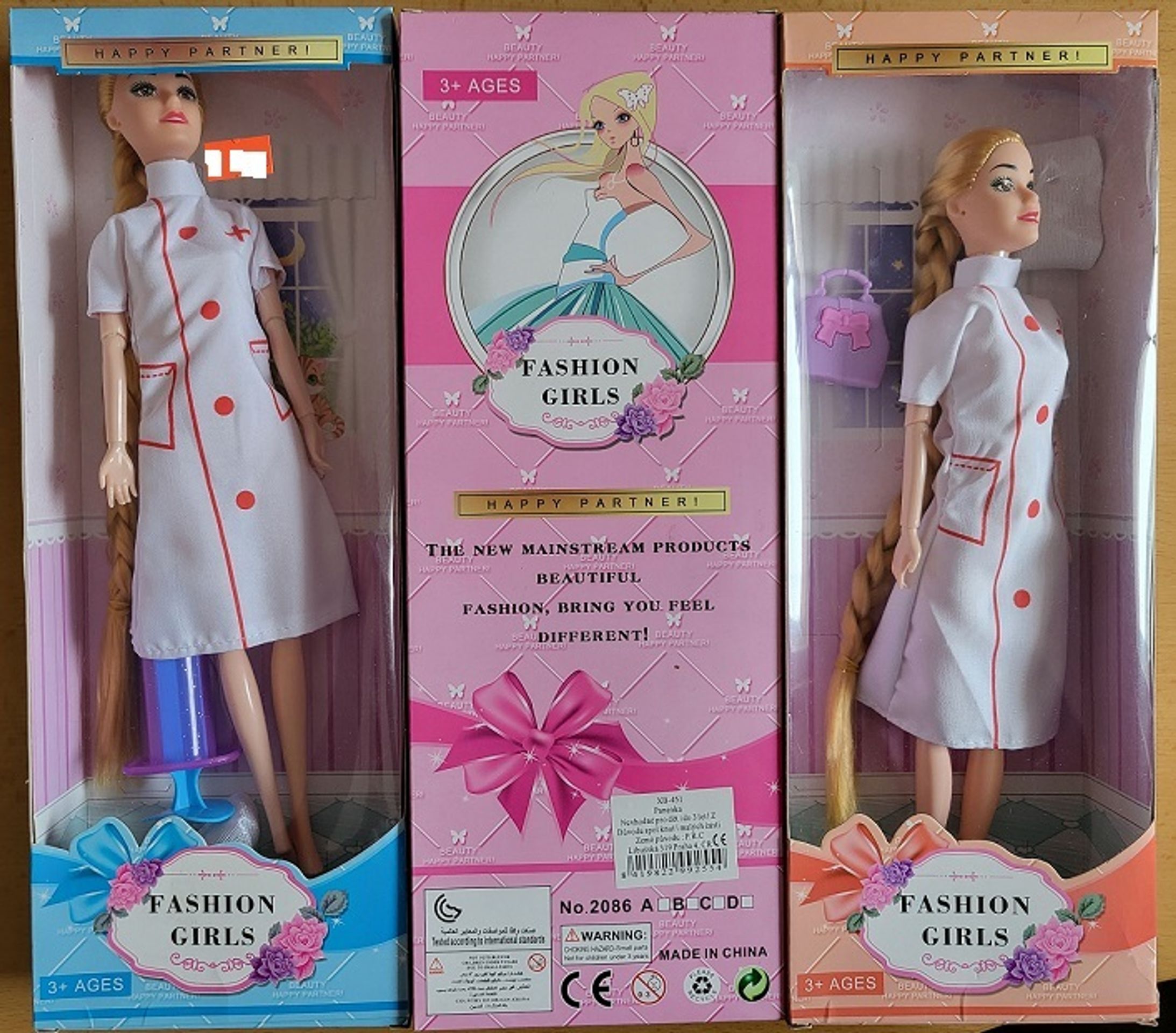 Panenka HAPPY PARTNER! FASHION GIRLS - Nebezpečné produkty pro děti (1/3)