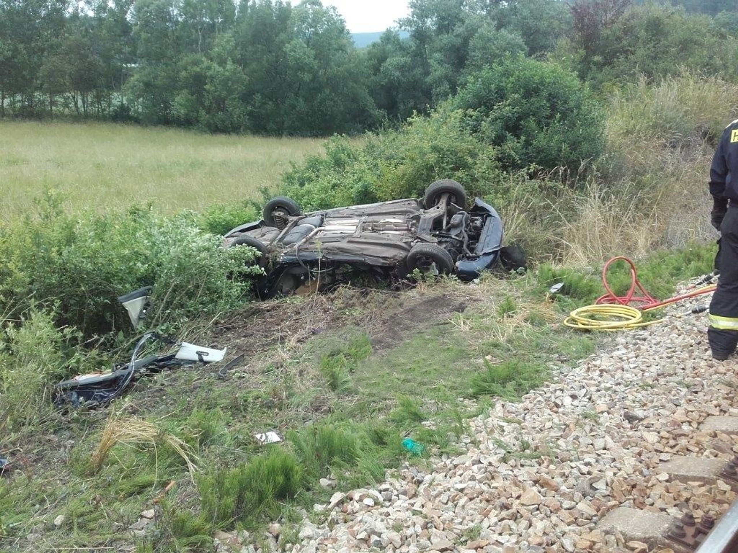 Smrtelná nehoda na přejezdu v Jincích na Příbramsku - 2 - GALERIE: Smrtelná nehoda na přejezdu v Jincích na Příbramsku (6/7)