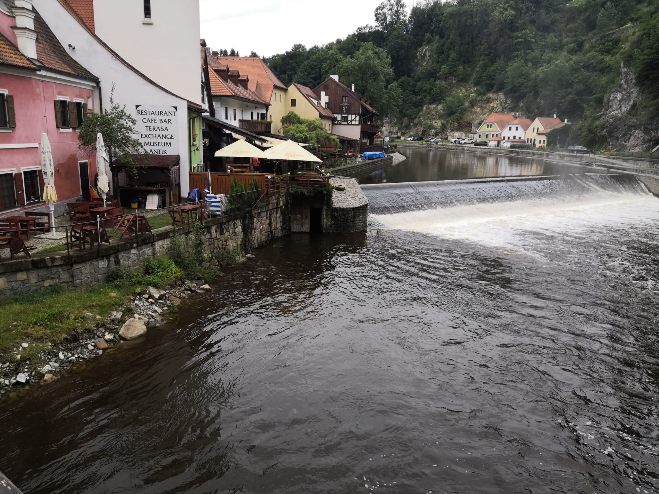 Z Vltavy vytáhli v Českém Krumlově vodáka - Pátrací akce na Vltavě v Českém Krumlově (4/5)
