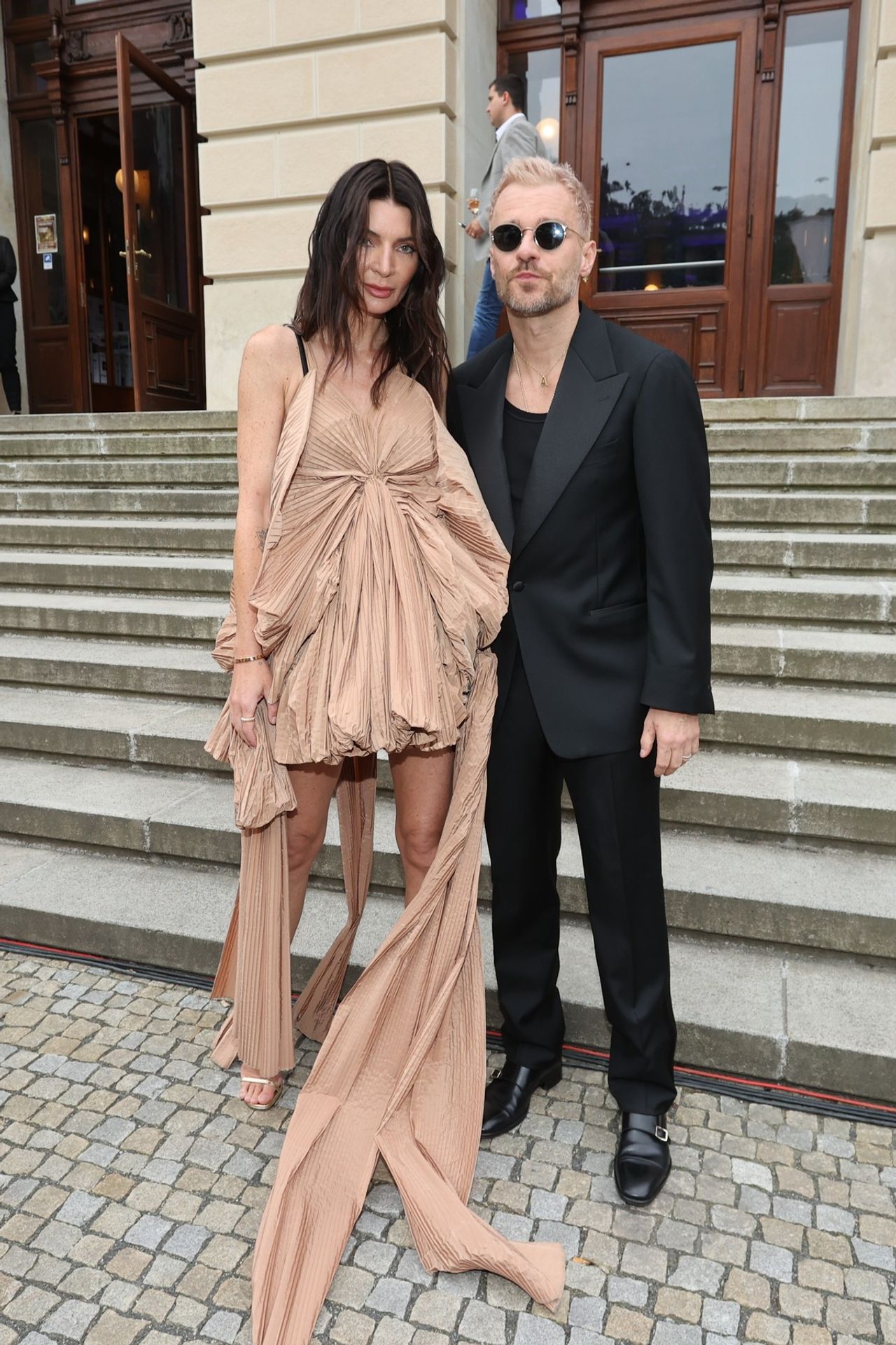 Leoš Mareš s manželkou Monikou na festivalu v Karlových Varech - Leoš Mareš v Karlových Varech šokoval blonďatými vlasy (1/5)