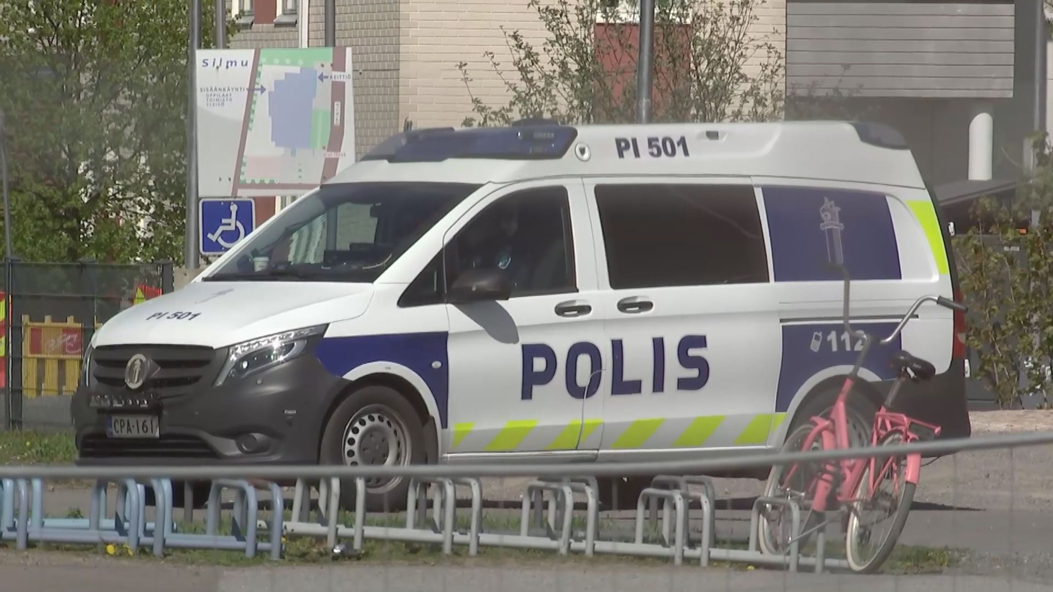 Tři zranění po útoku nožem ve finské škole - Chlapec na jihu Finska pobodal spolužačky (5/6)