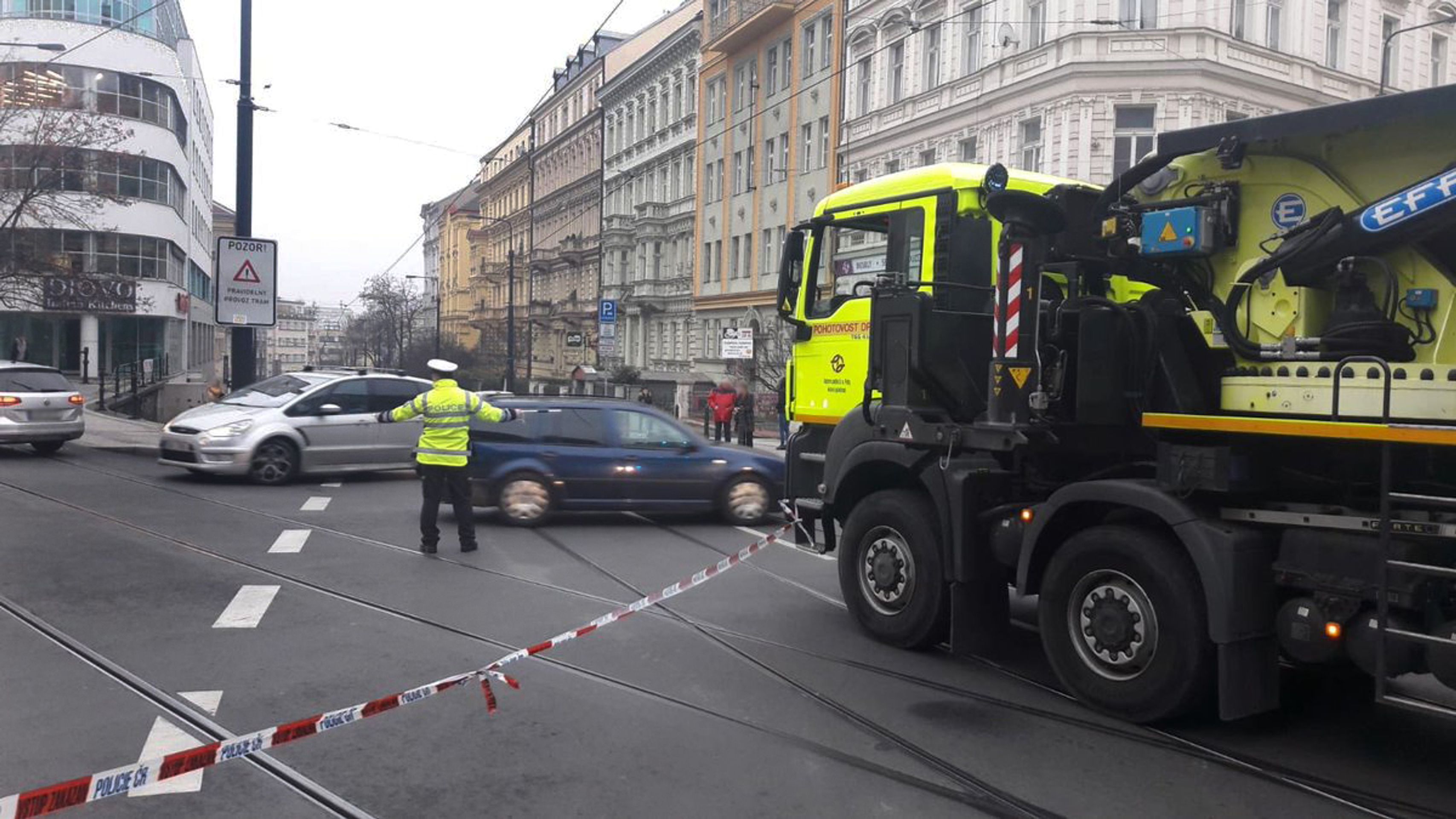 Nehoda tramvají v křižovatce ulic Bruselská a Bělehradská - 4 - GALERIE: Nehoda tramvají v křižovatce ulic Bruselská a Bělehradská (4/5)